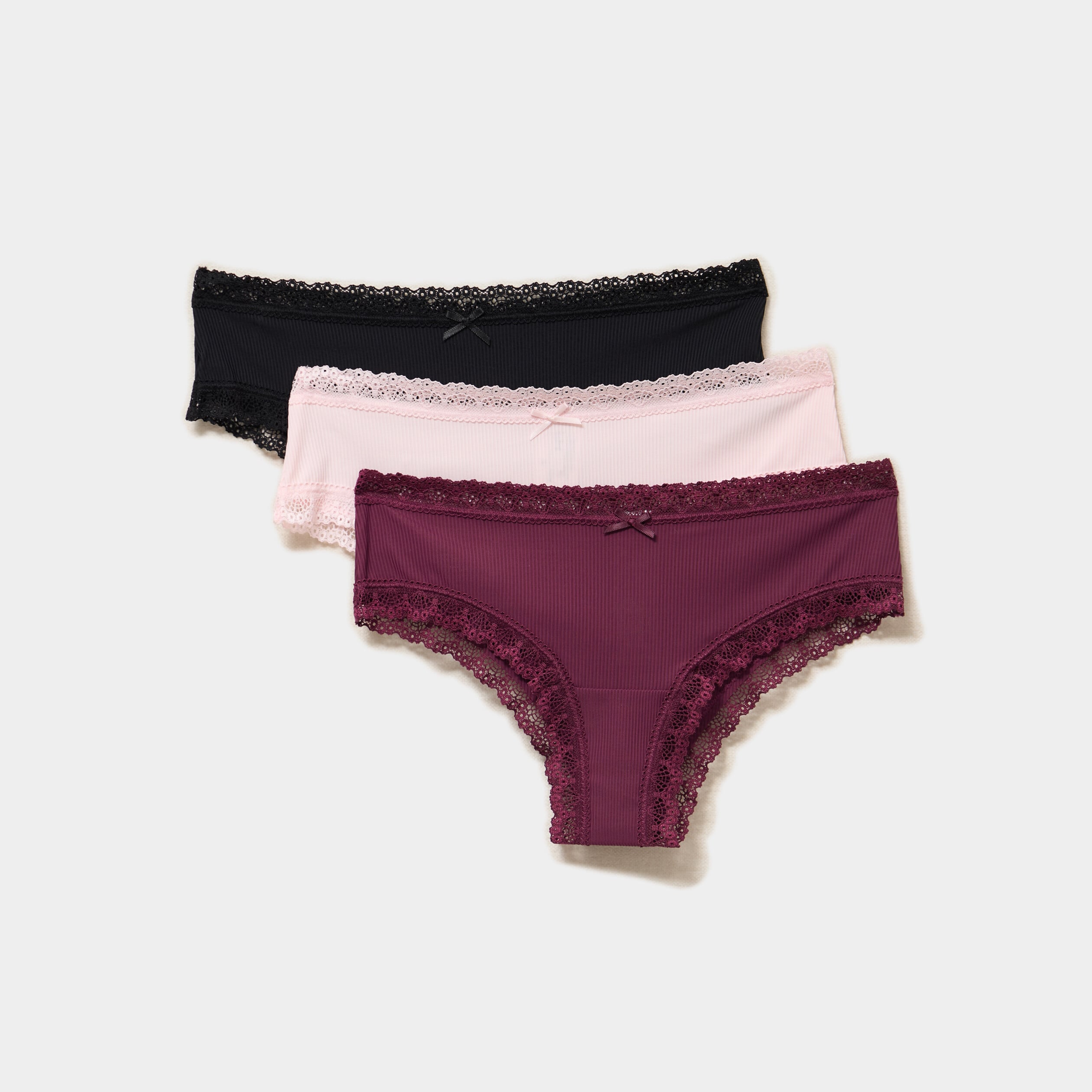 Lot 3 shortys c&ocirc;tel&eacute;s &agrave; dentelle prune femme