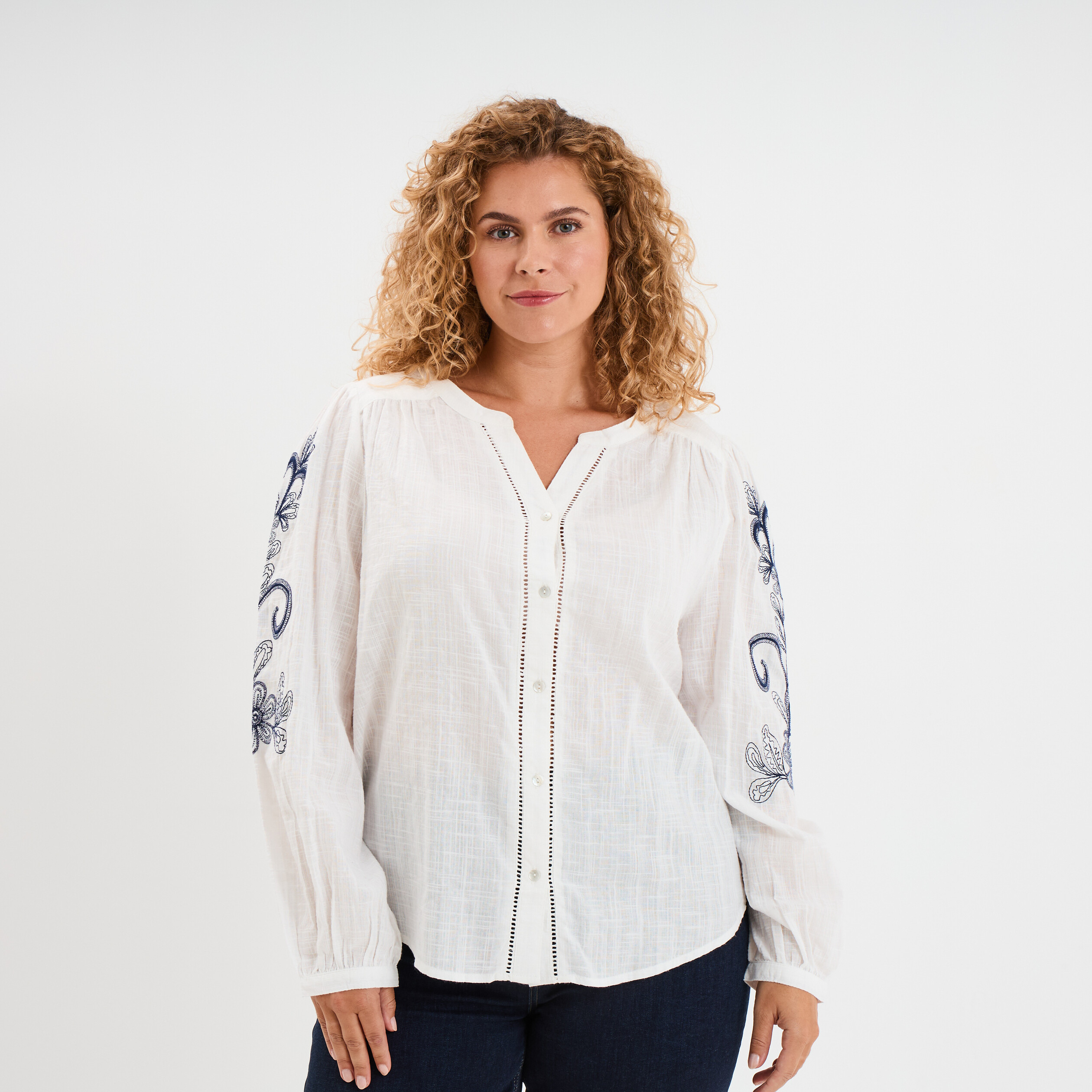 Blouse manches brod&eacute;es col tunisien blanc femme grande taille