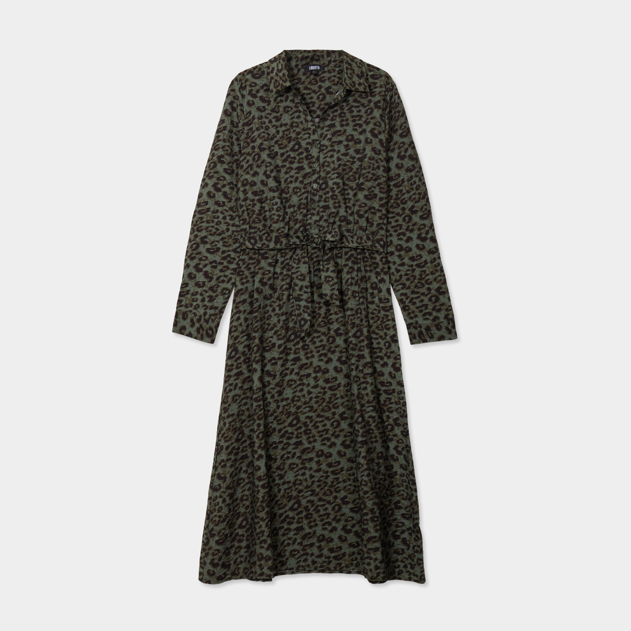 Robe d'été col chemisier boutonnée en viscose fluide