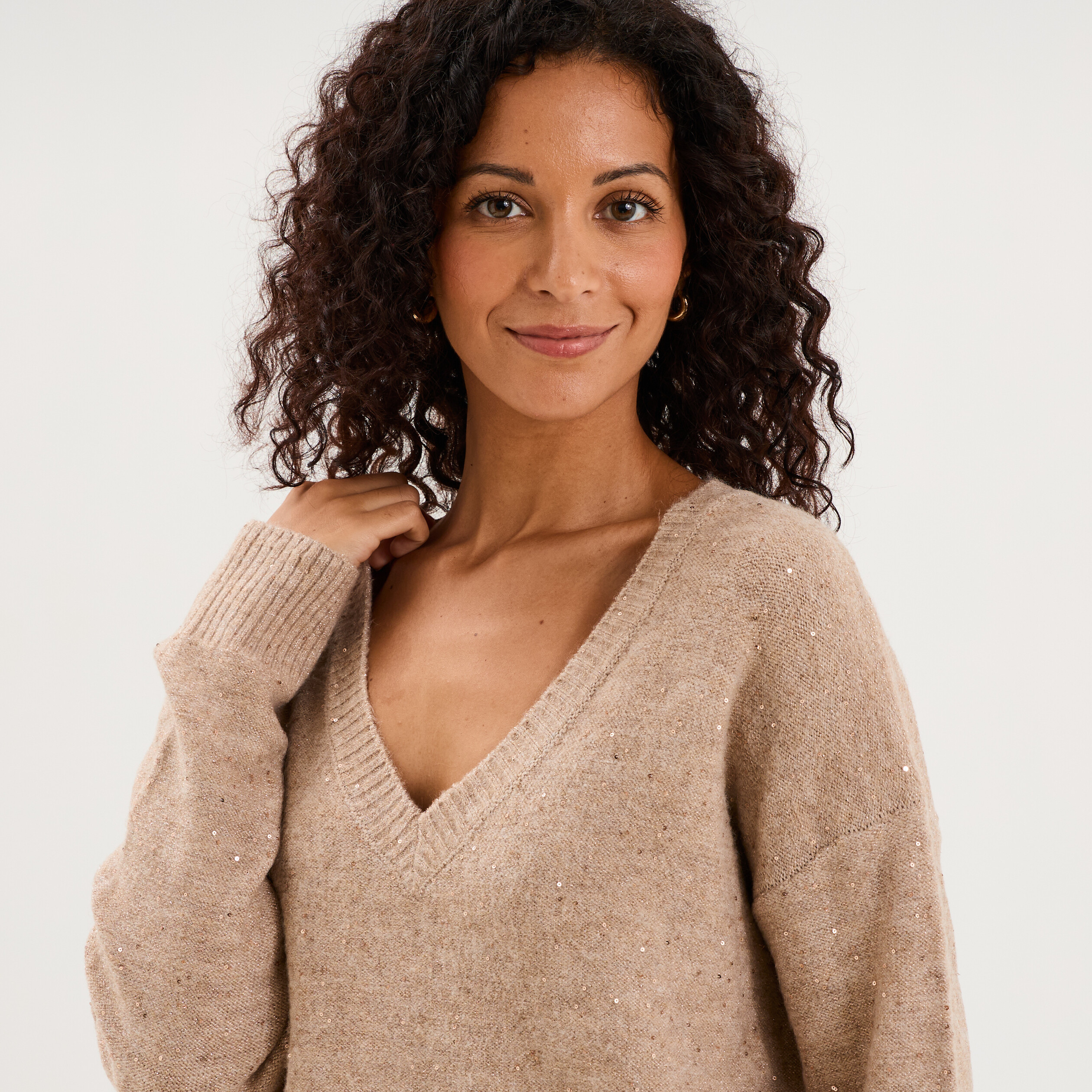 Pull droit &agrave; sequins et col en V beige femme