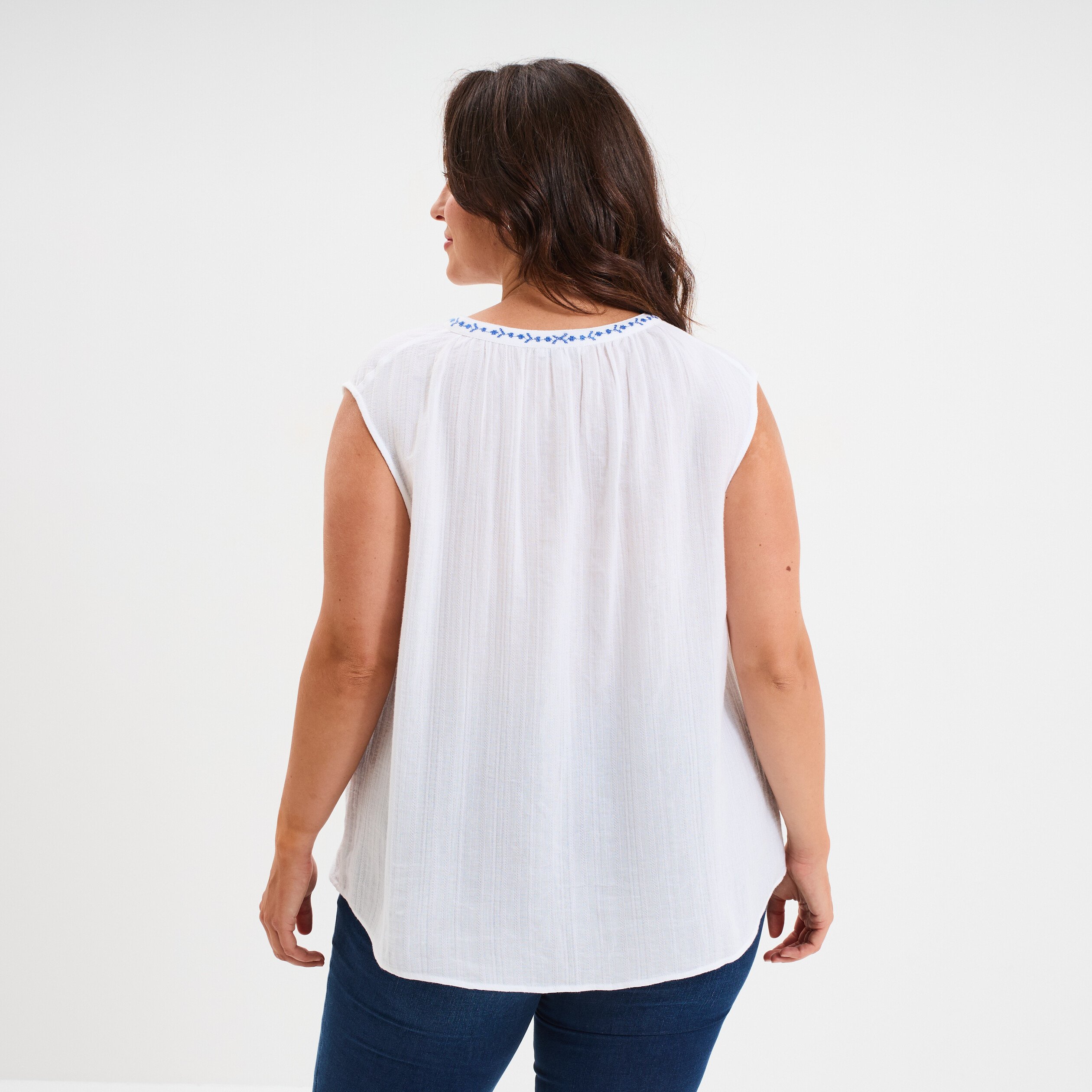 blouse brodee col tunisien coton blanc femmegt Blouse brodée col tunisien coton blanc femme grande taille