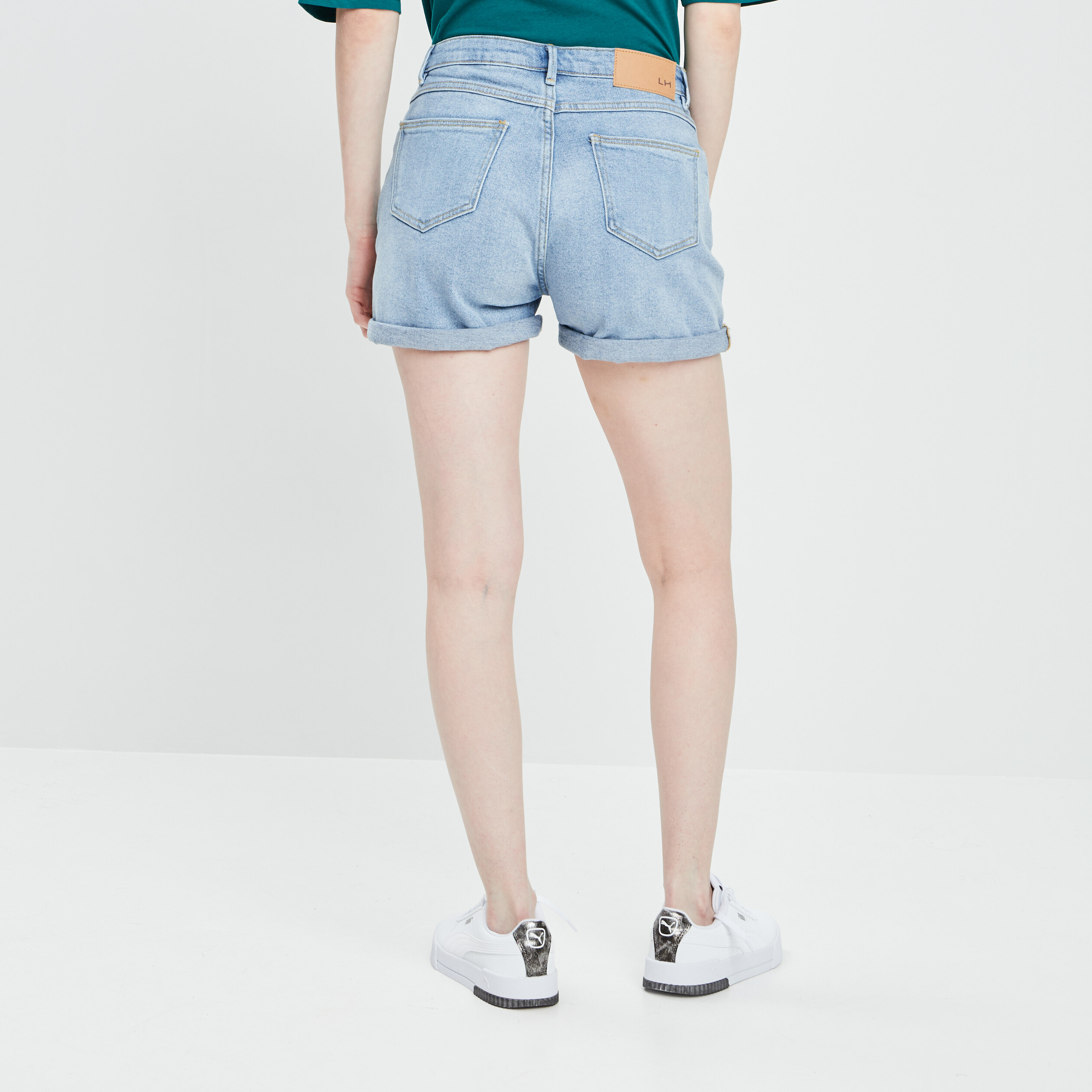 short mom en jean denim bleach femme Short mom en jean denim bleach femme