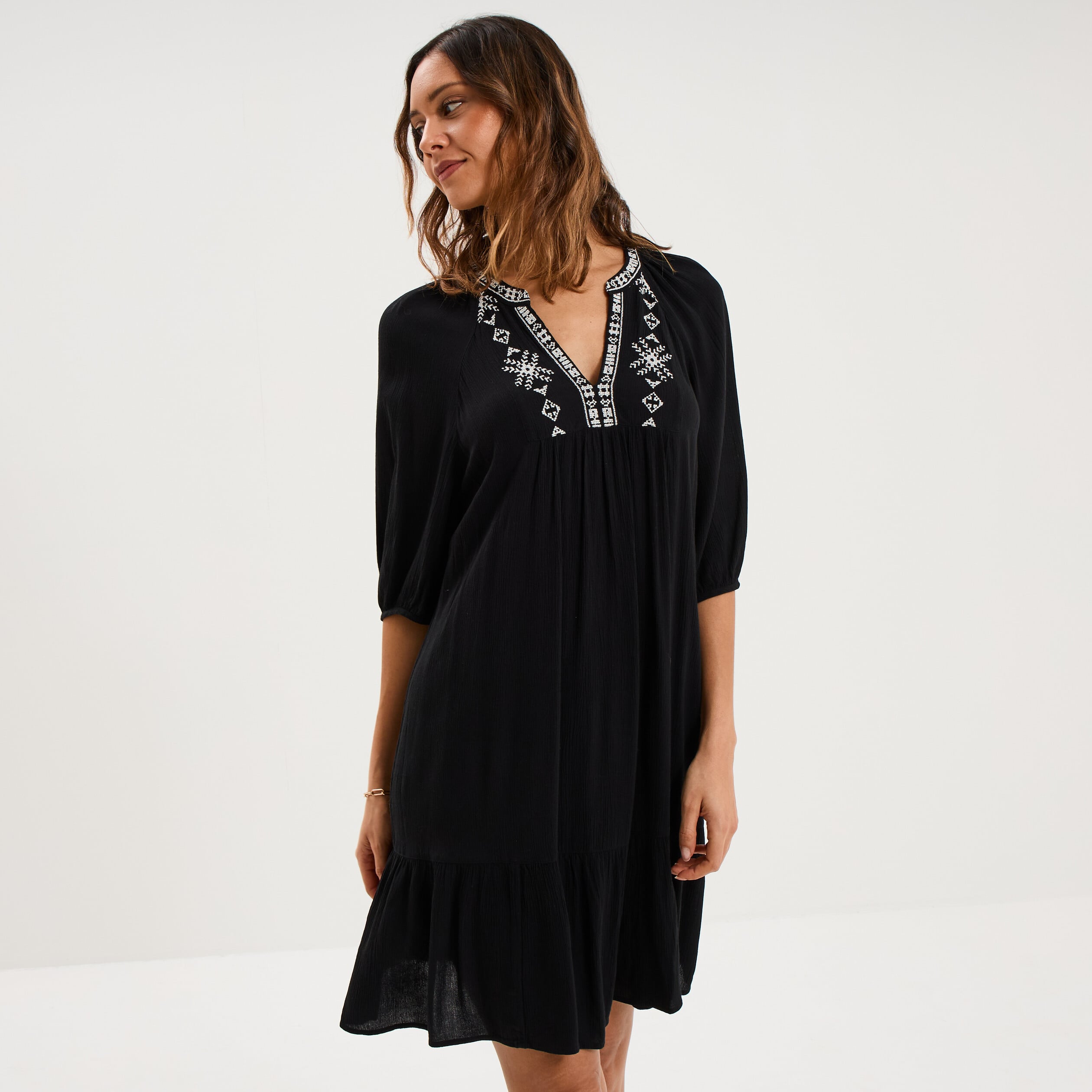 Robe longueur genou avec broderie noir femme