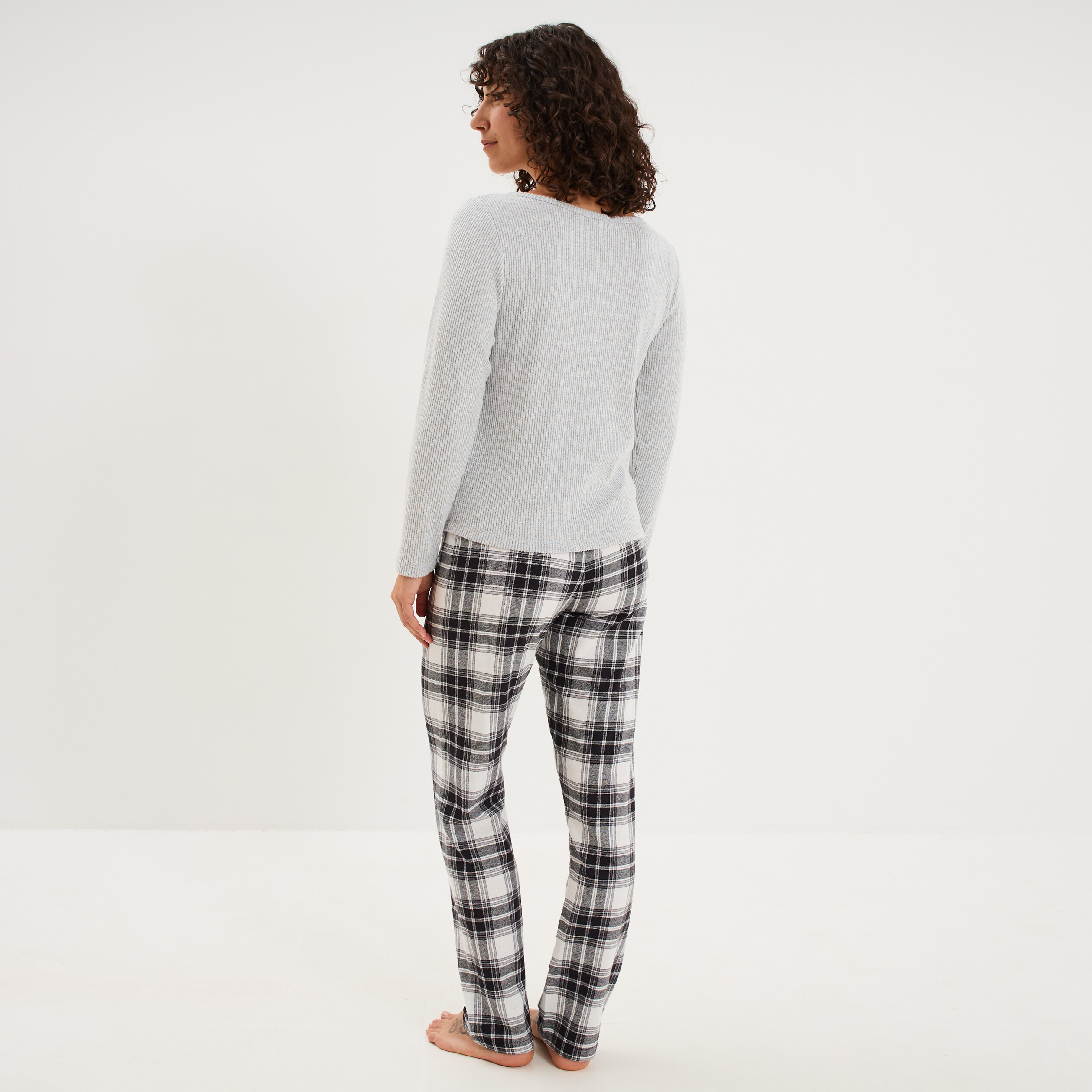 Ensemble pyjama t-shirt et pantalon gris femme
