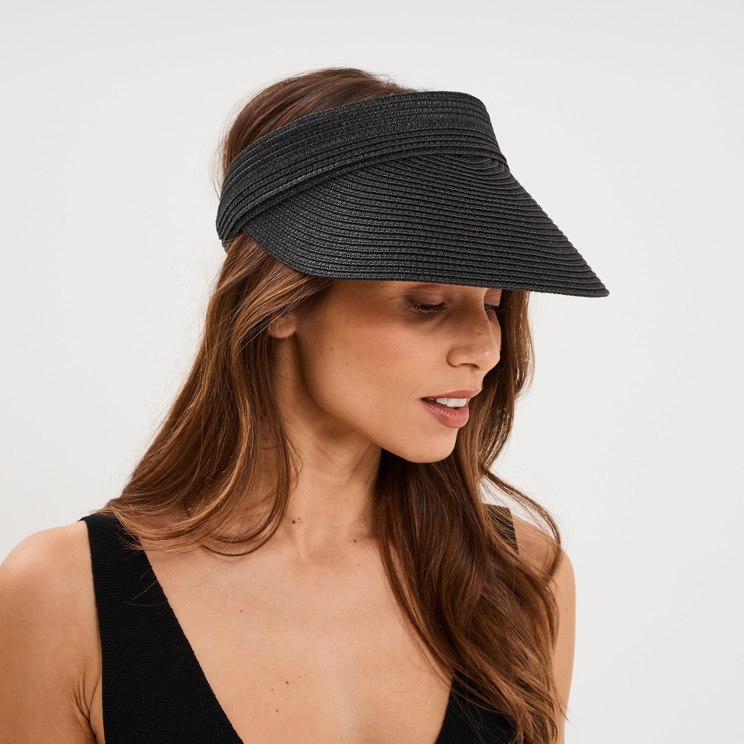 Visi&egrave;re paille tress&eacute;e noir femme