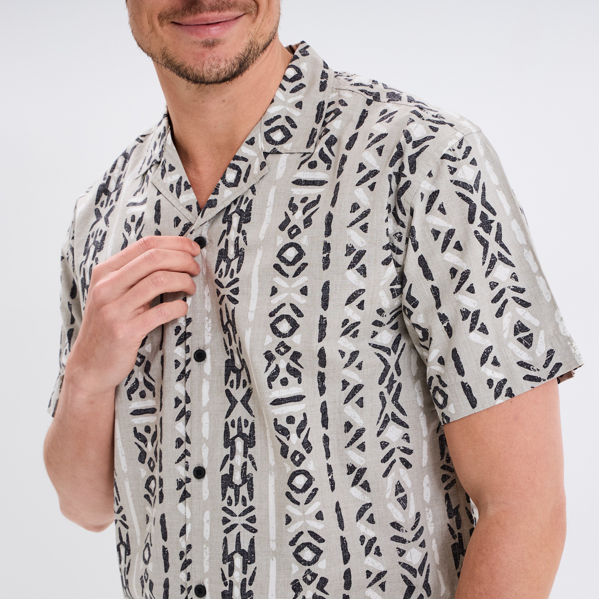 chemise col cubain manches courtes coton taupe homme Chemise col cubain manches courtes coton taupe homme