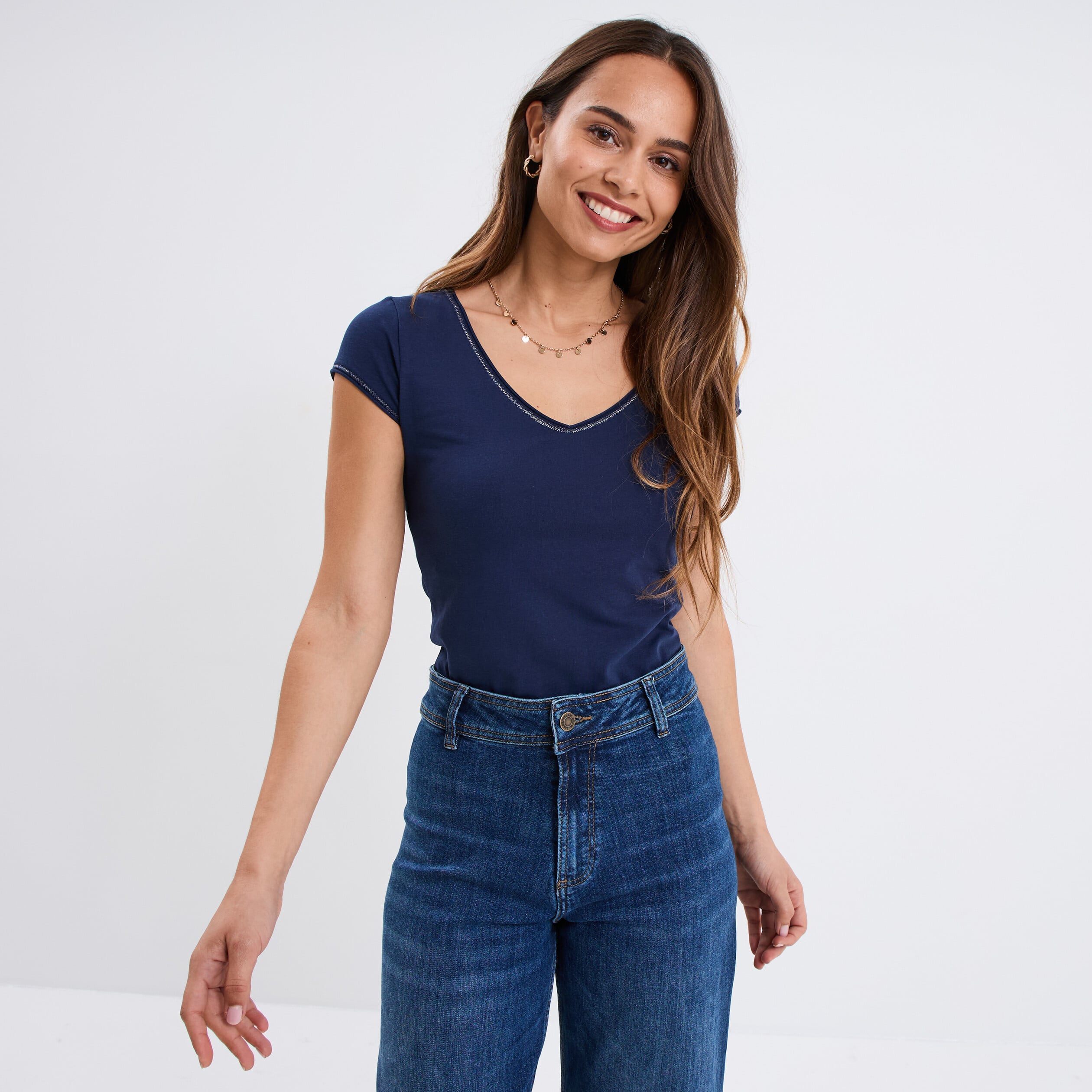 T-shirt col V ajust&eacute; manches courtes bleu marine femme