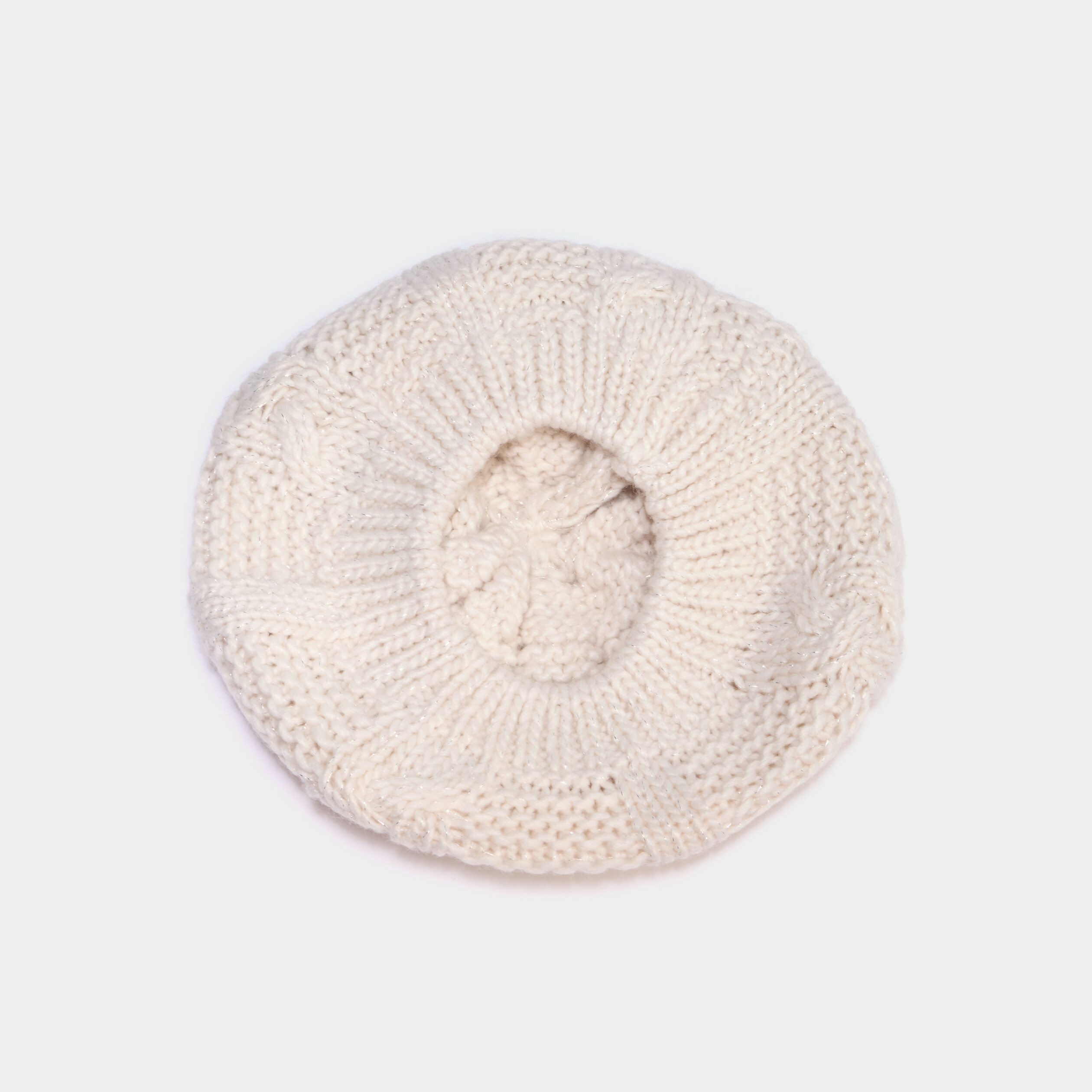B&eacute;ret tricot&eacute; avec torsades sable femme