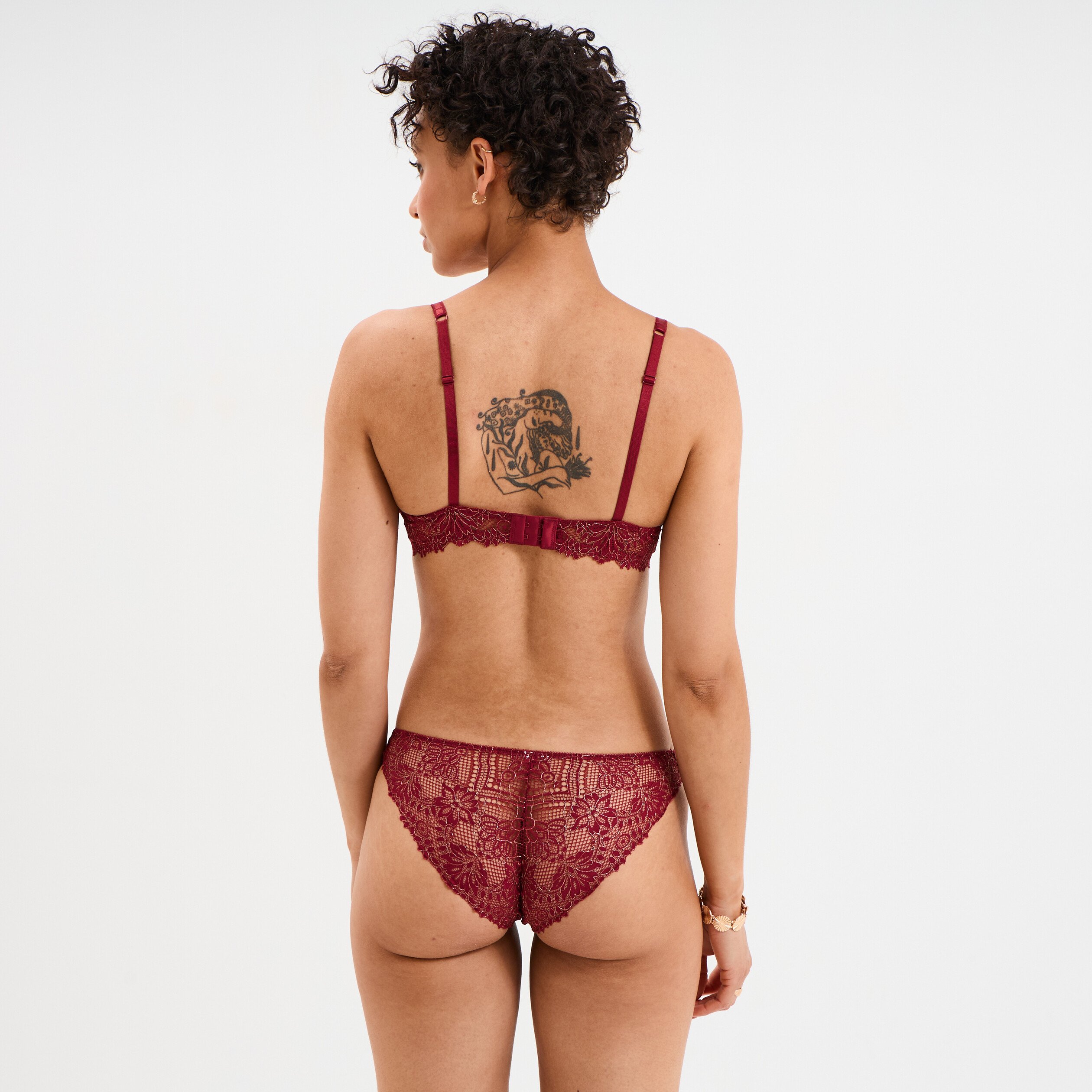 soutien gorge emboitant dentelle rouge fonce femme Soutien-gorge emboîtant dentelle rouge foncé femme