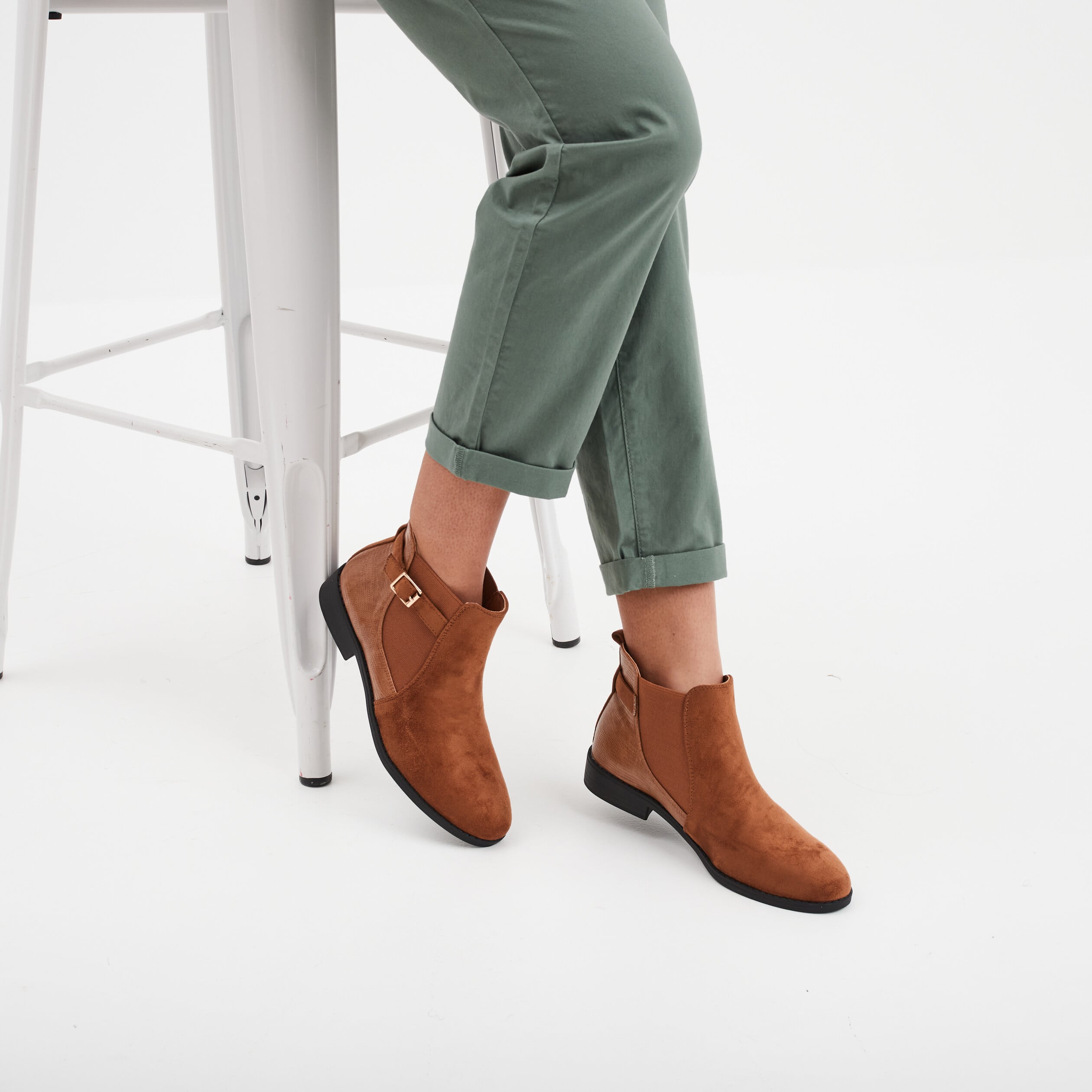 Bottines chelsea avec boucles marron femme