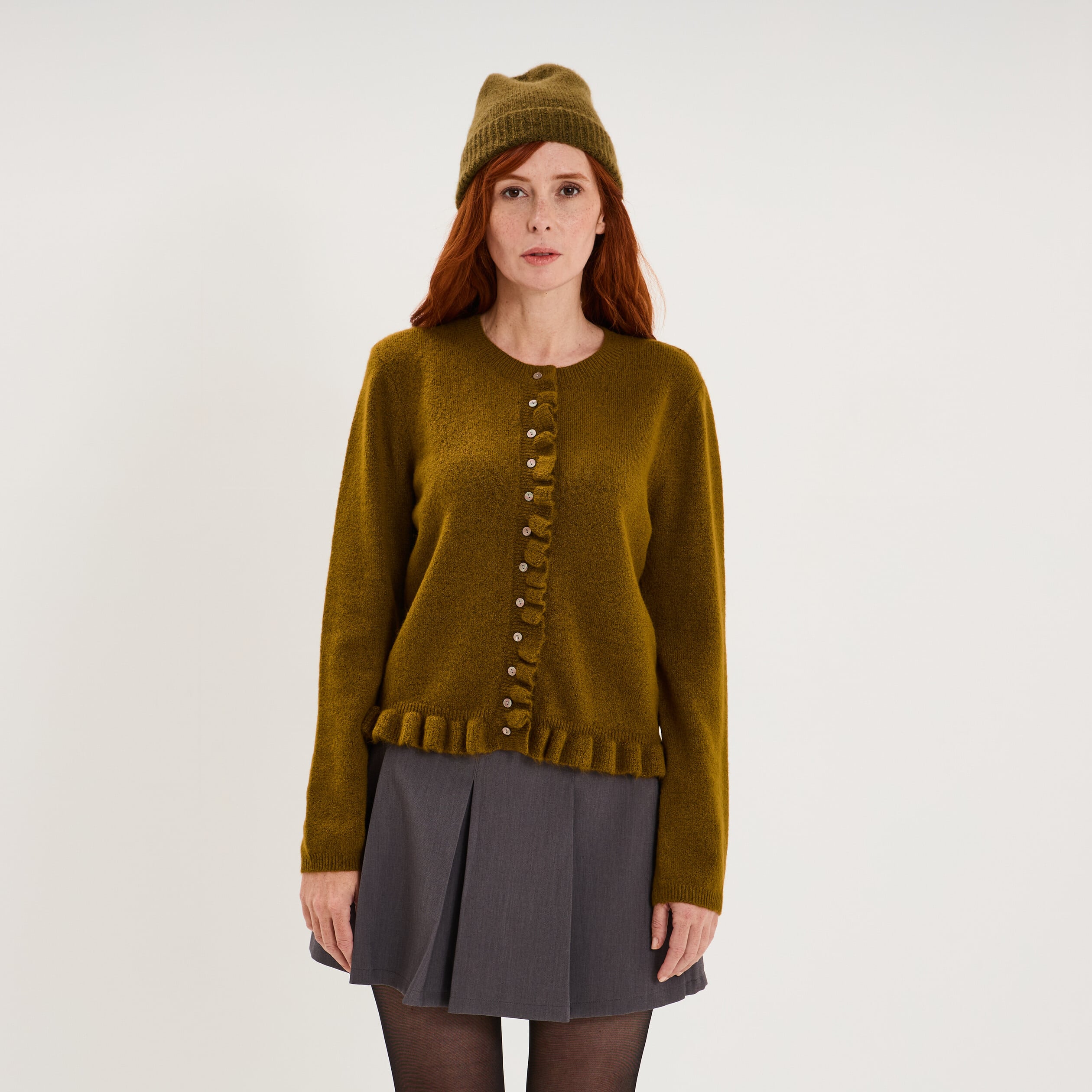 Gilet col rond &agrave; volants boutonn&eacute; vert olive femme