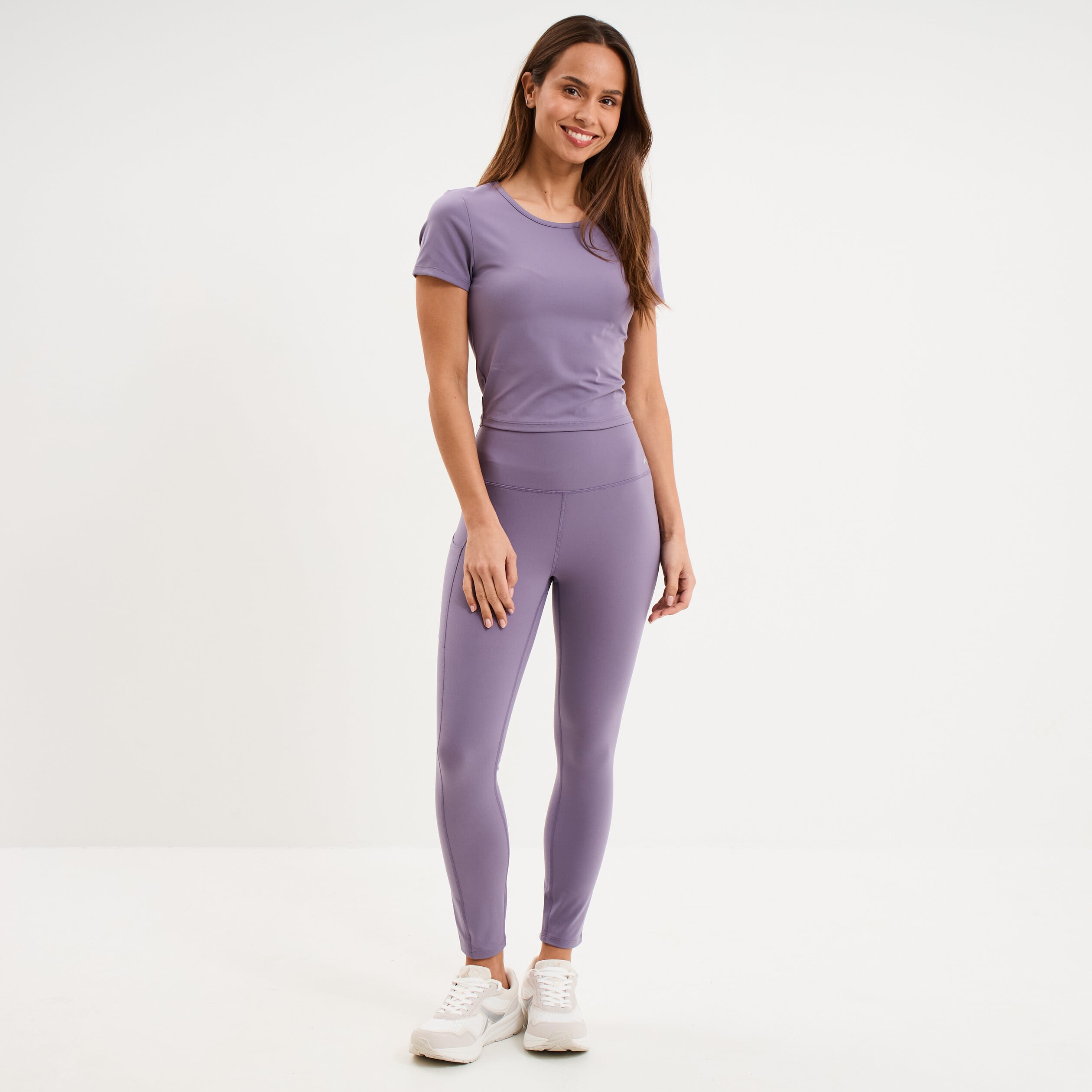 T-shirt de sport court ajust&eacute; violet femme