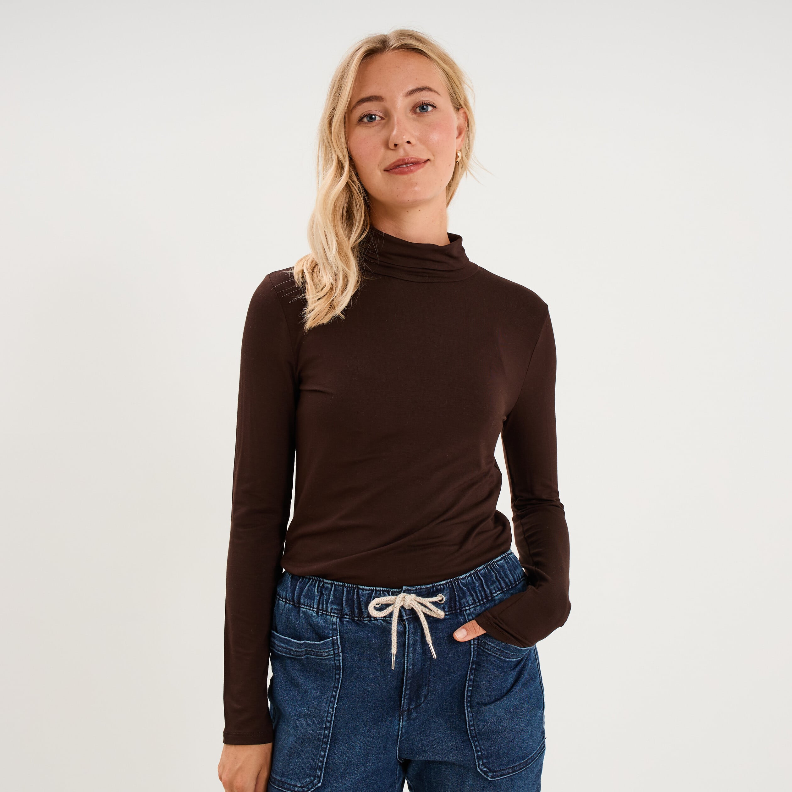 T-shirt manches longues col roul&eacute; marron fonc&eacute; femme