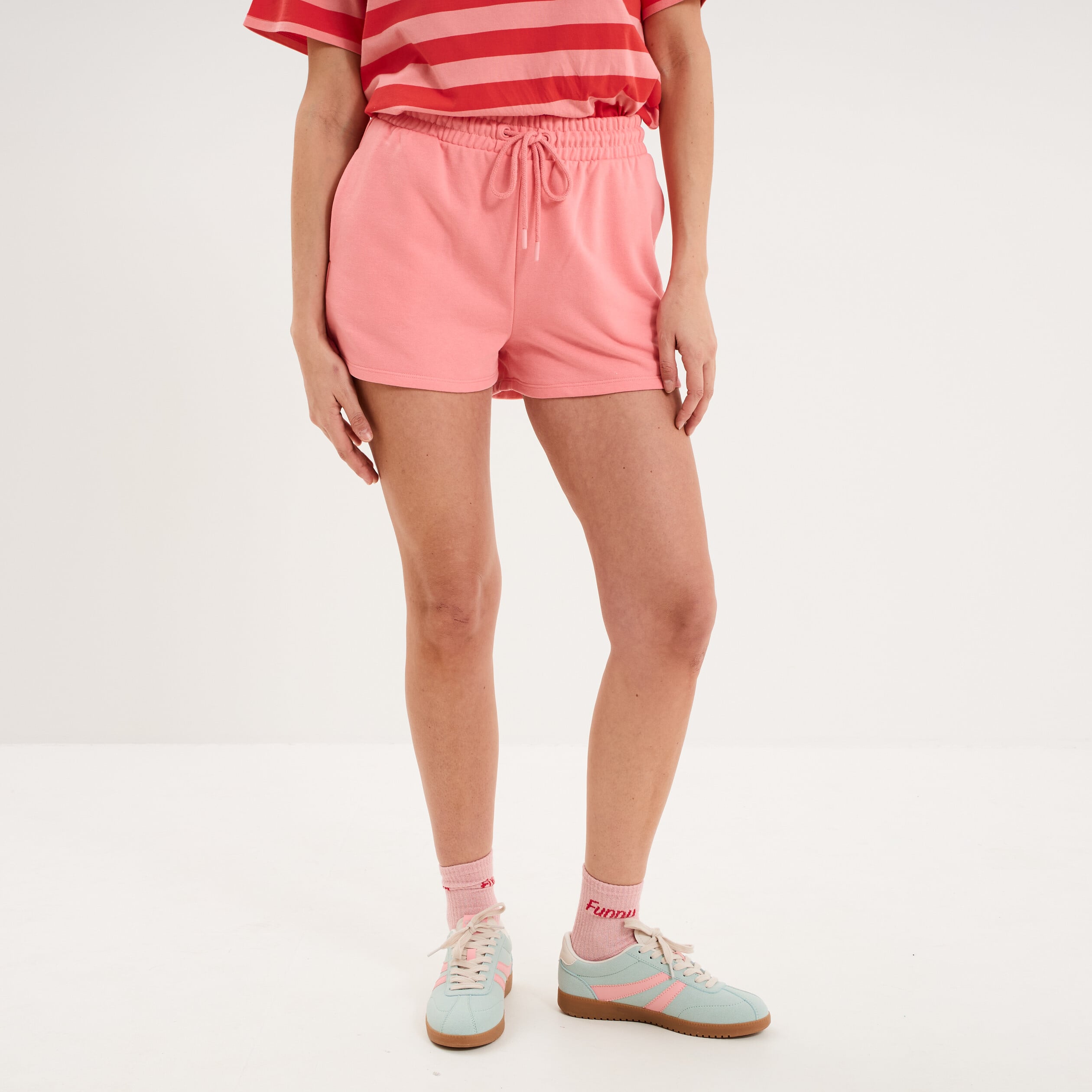 Short de jogging molletonn&eacute; ajust&eacute; rose femme