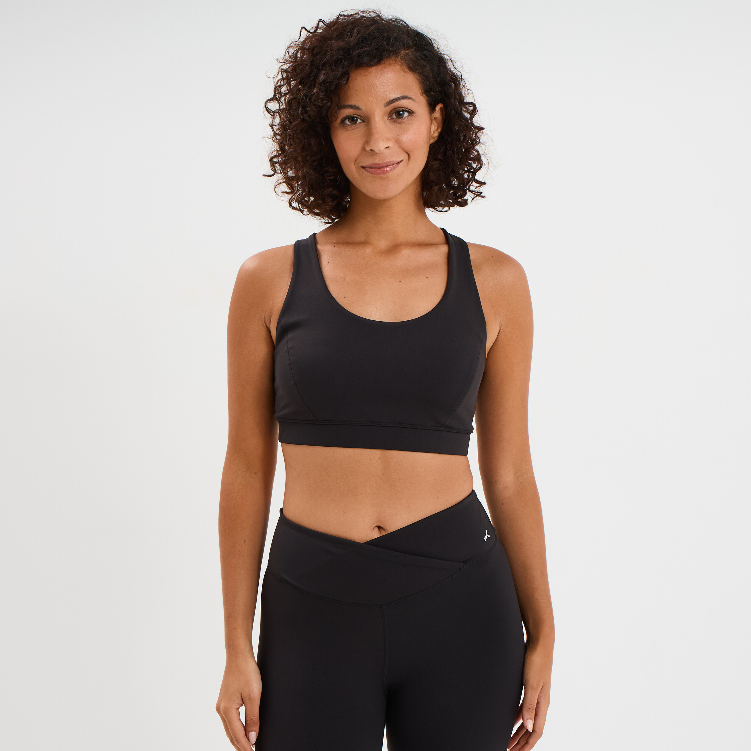 Brassi&egrave;re de sport ajust&eacute;e dos nageur noir femme