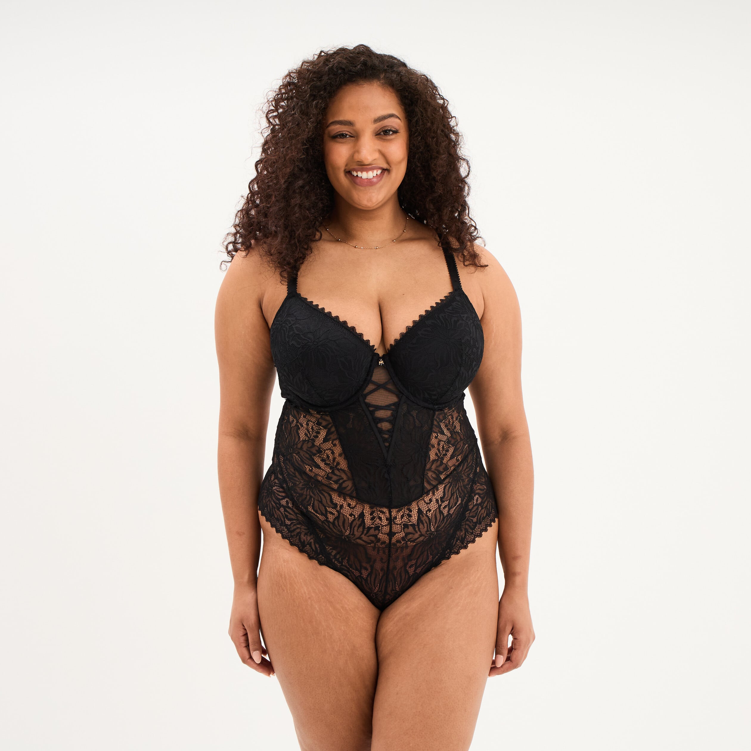 Body en dentelle avec la&ccedil;age noir femme grande taille