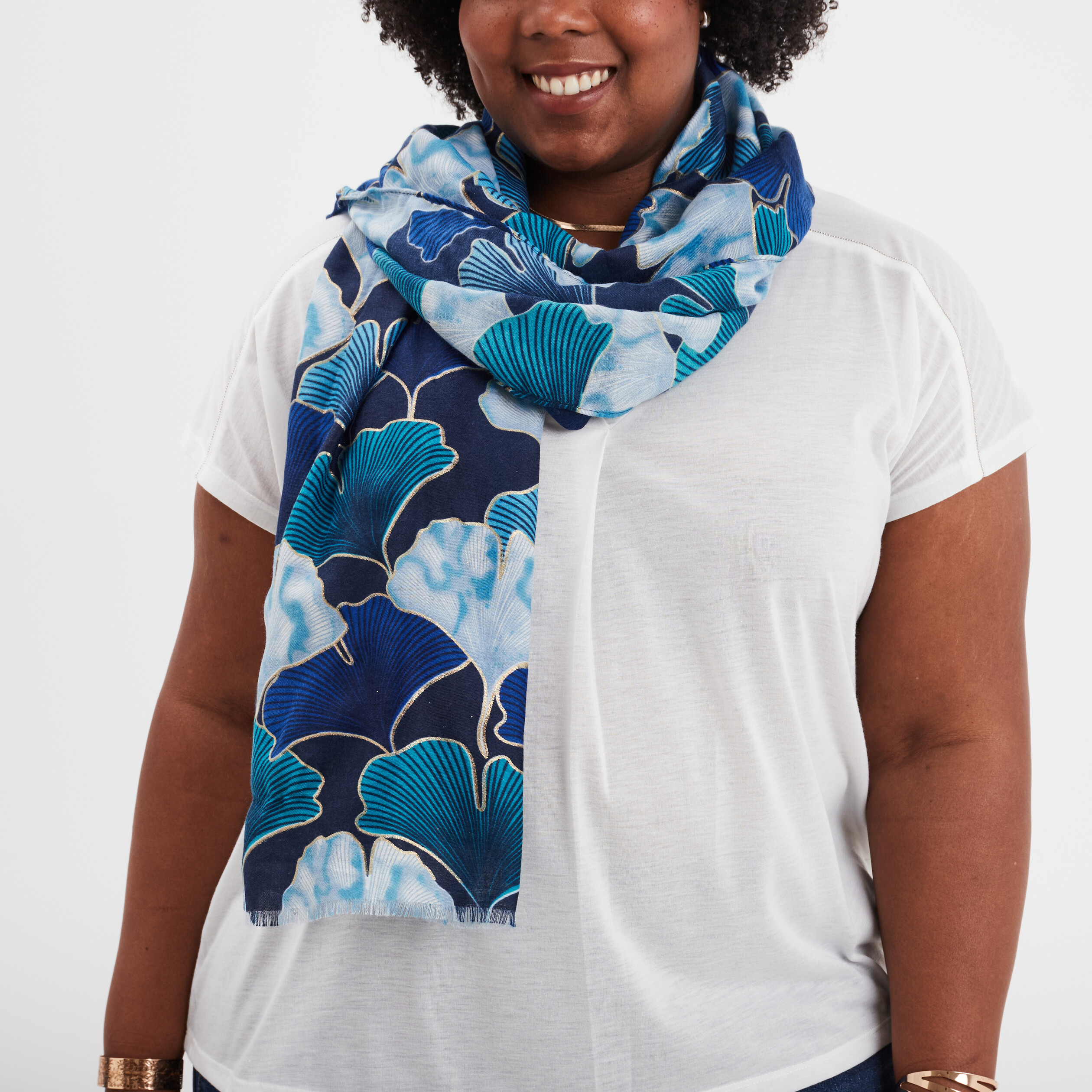 foulard bords a franges fines bleu electrique femme Foulard bords à franges fines bleu electrique femme