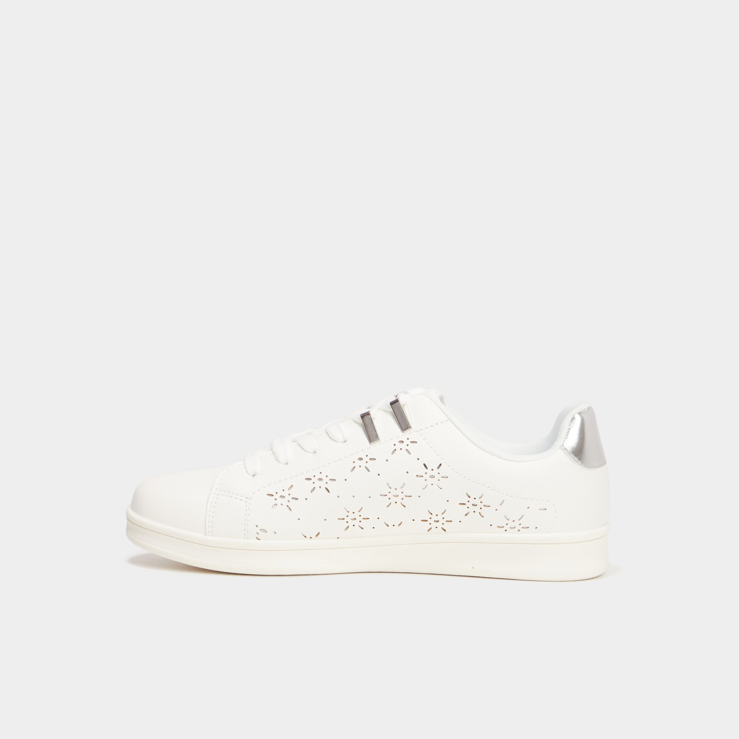 Baskets perfor&eacute;es semelle plate blanc femme