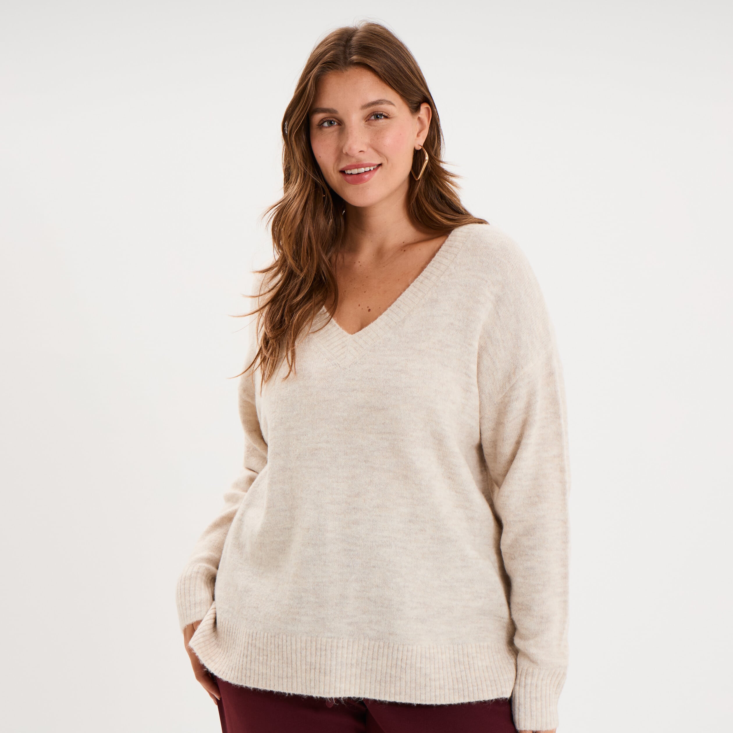 Pull droit col en V manches longues ecru femme grande taille