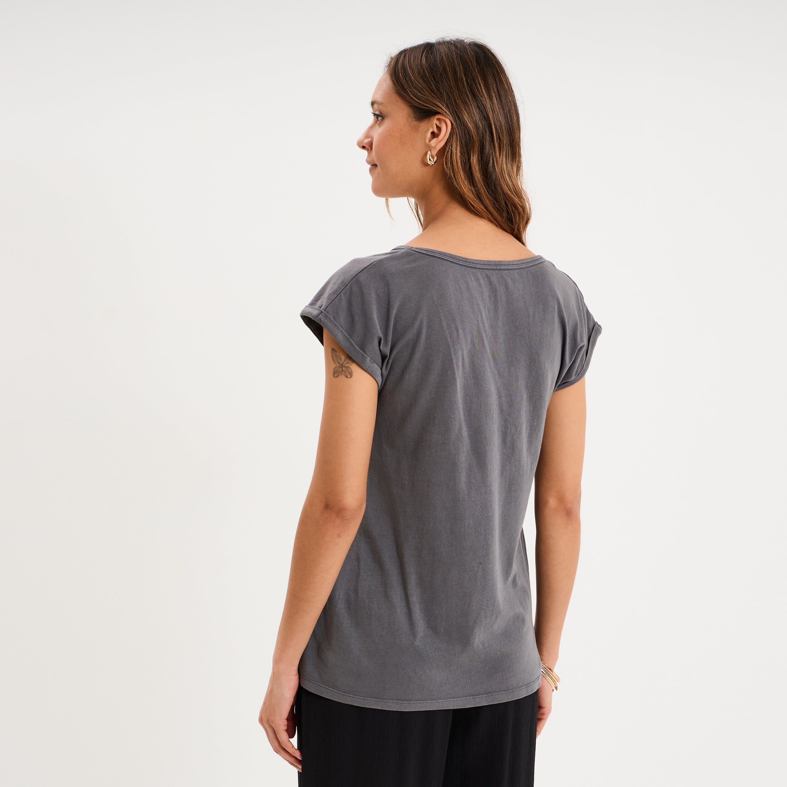 T-shirt d&eacute;lav&eacute; en coton gris fonc&eacute; femme