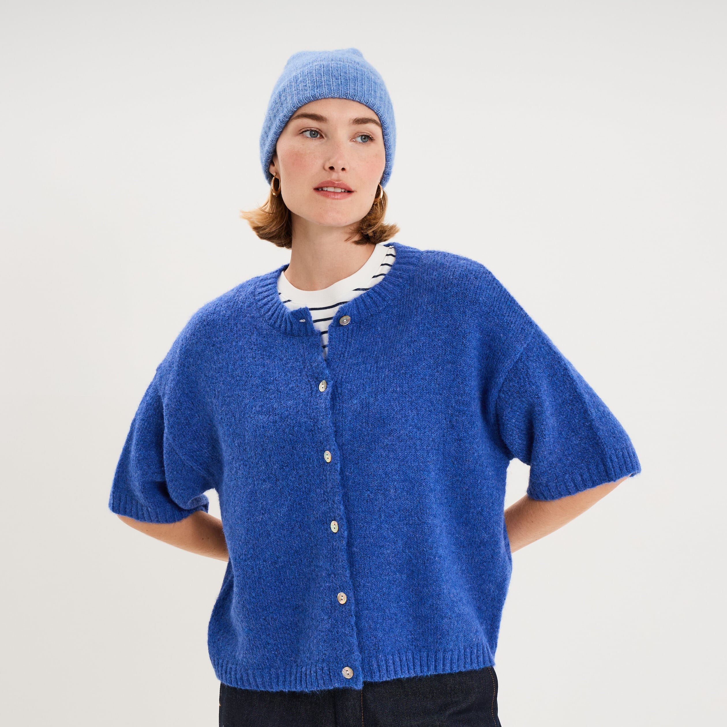 Gilet boutonn&eacute; manches courtes col rond bleu roi femme