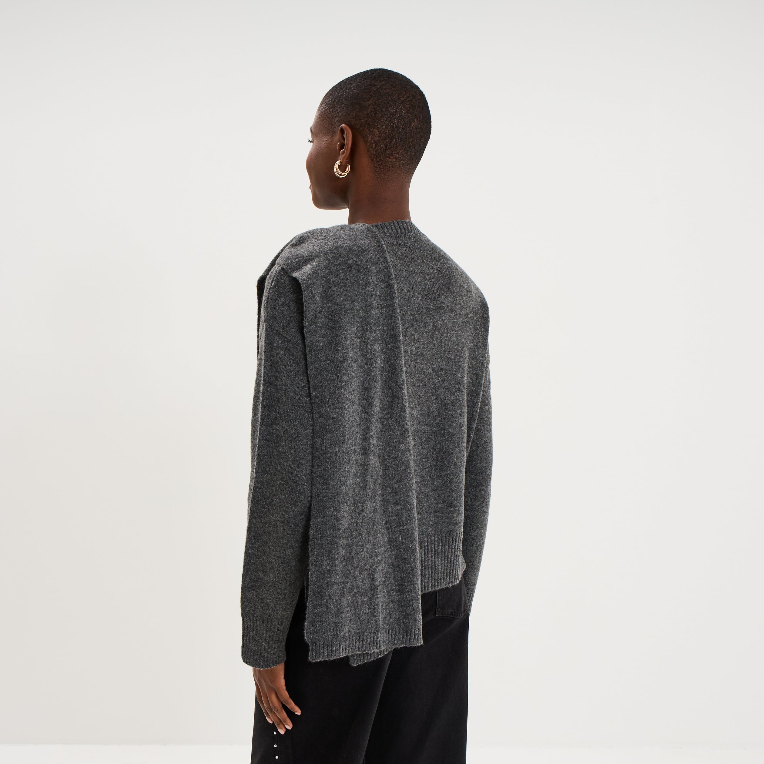 Pull col rond &eacute;charpe amovible gris fonc&eacute; femme