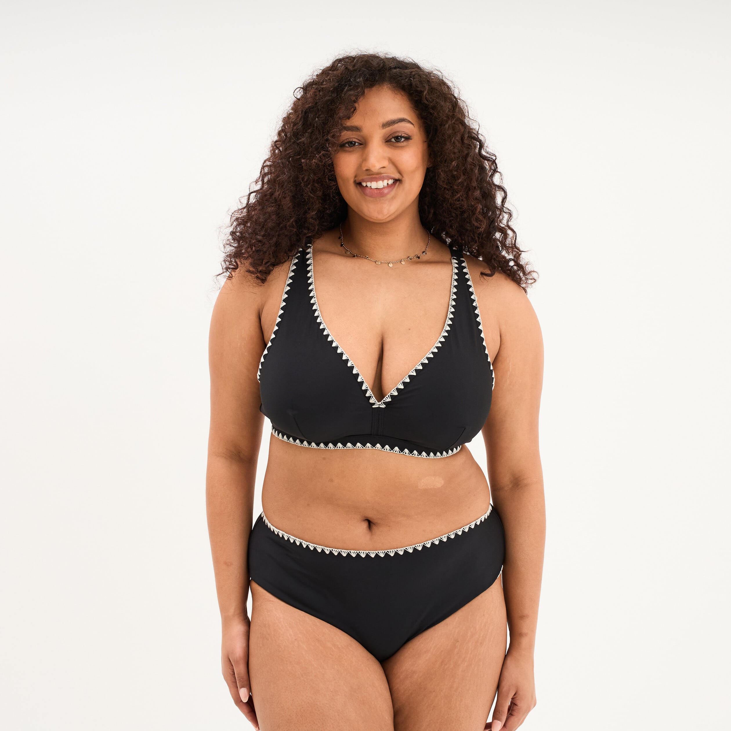 Haut de maillot de bain triangle brod&eacute; noir femme grande taille