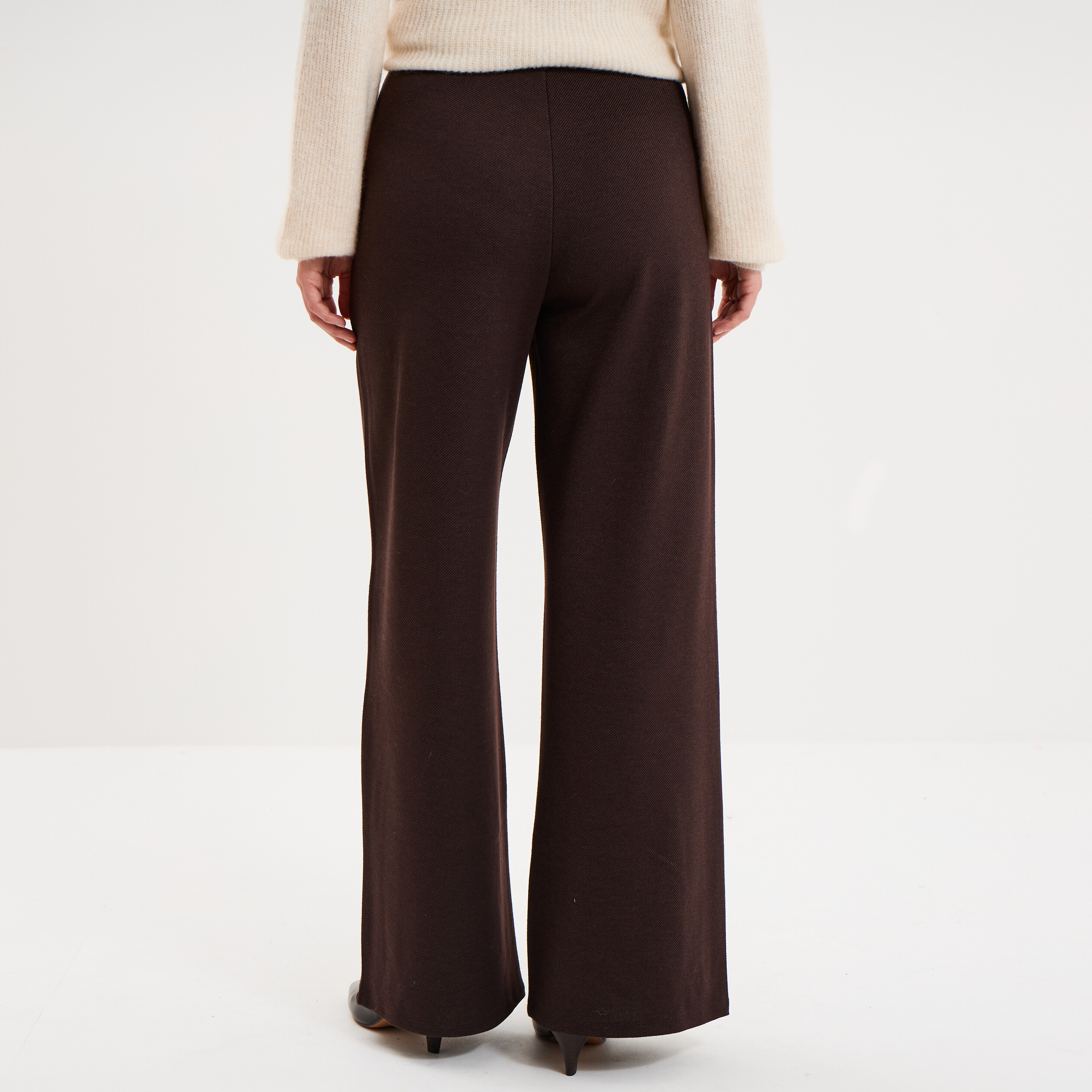 Pantalon large fluide effet cr&ecirc;pe marron fonc&eacute; femme