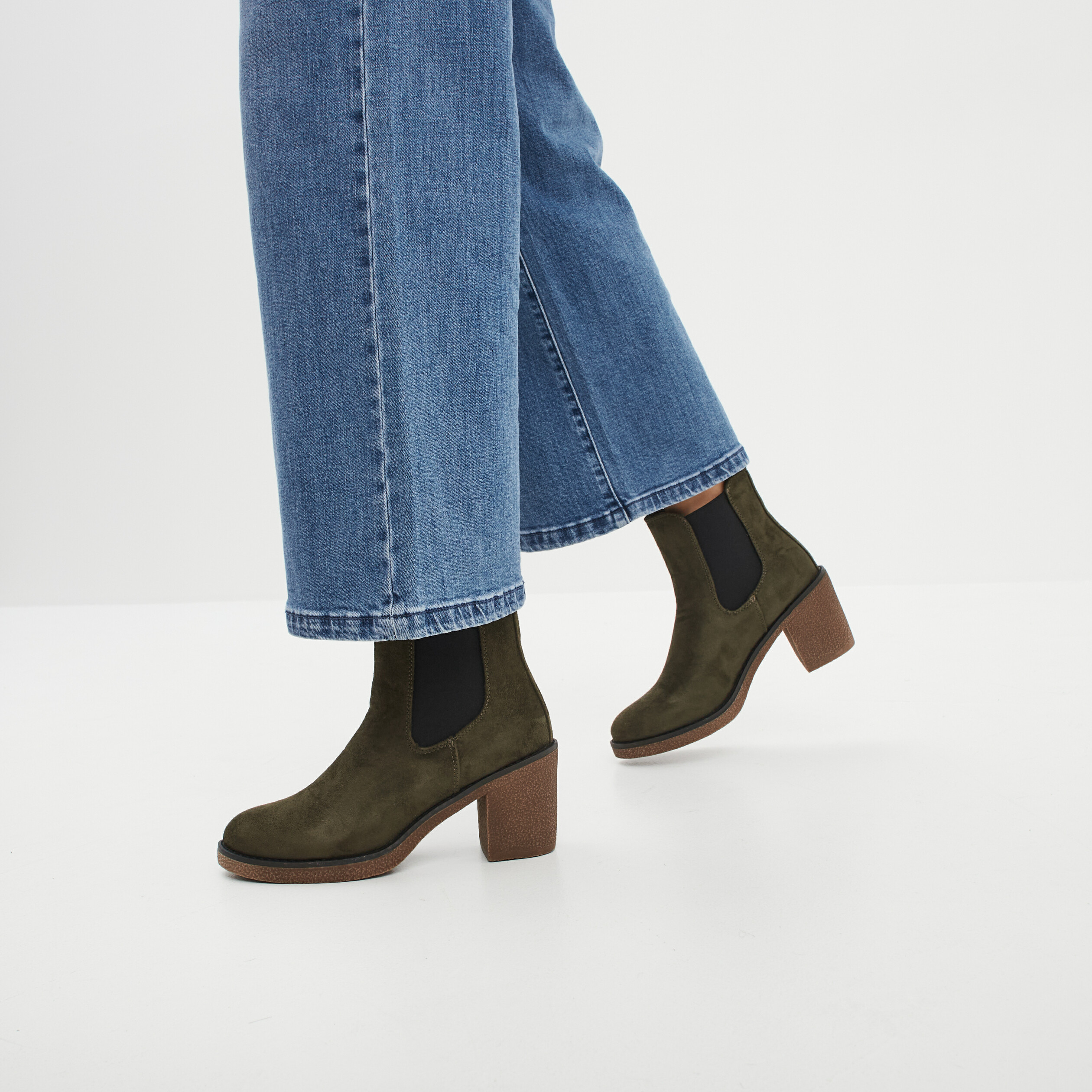 Bottines chelsea a talons aspect suedine vert kaki femme