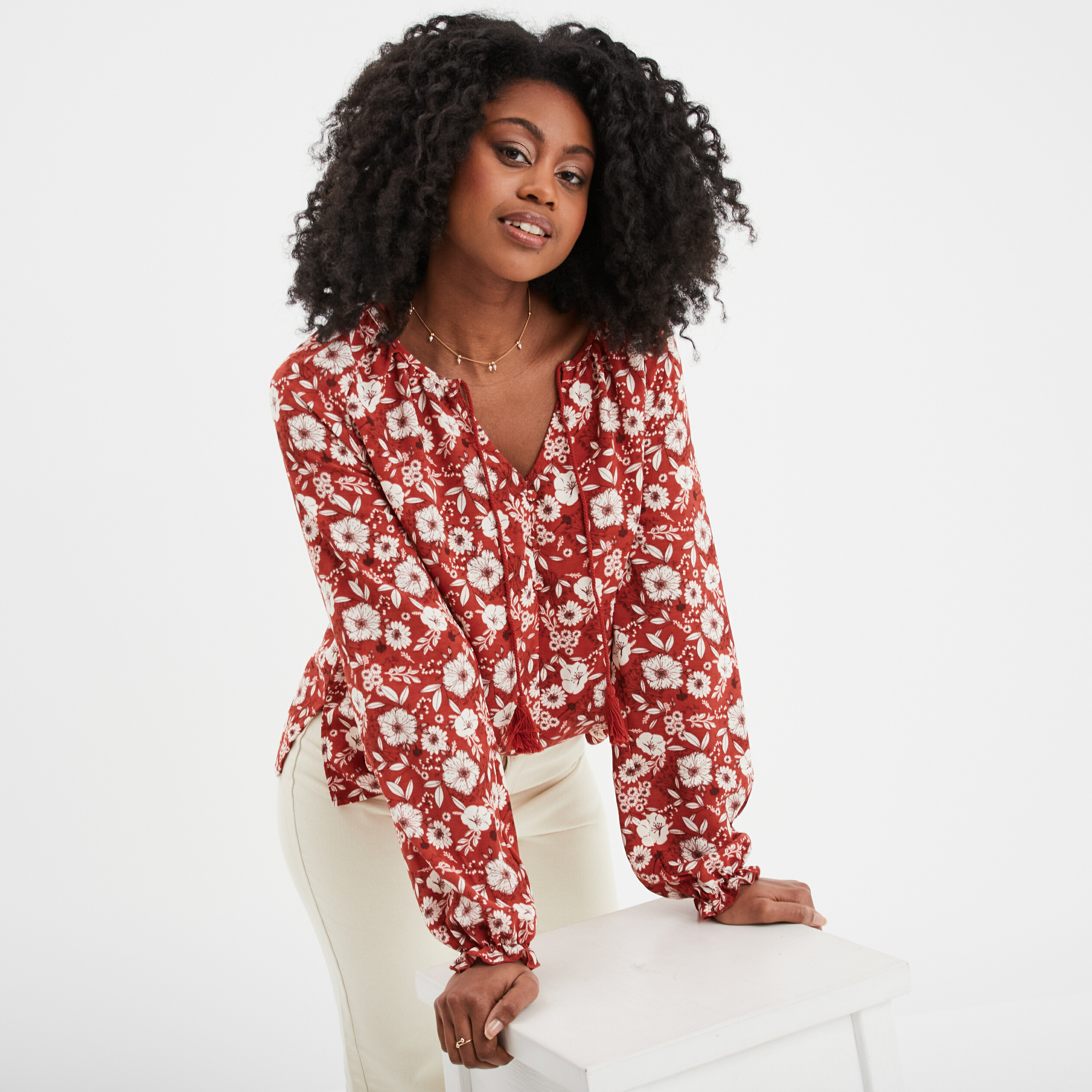 blouse col v avec cordons a pampilles marron cognac femme Blouse col v avec cordons à pampilles marron cognac femme