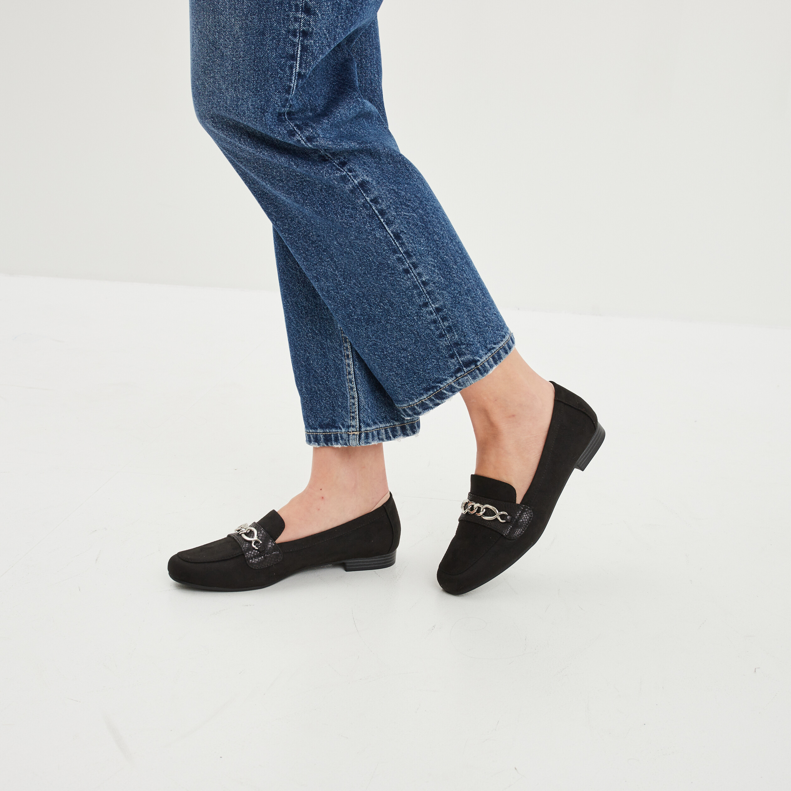 Mocassins plats su&egrave;de noir femme