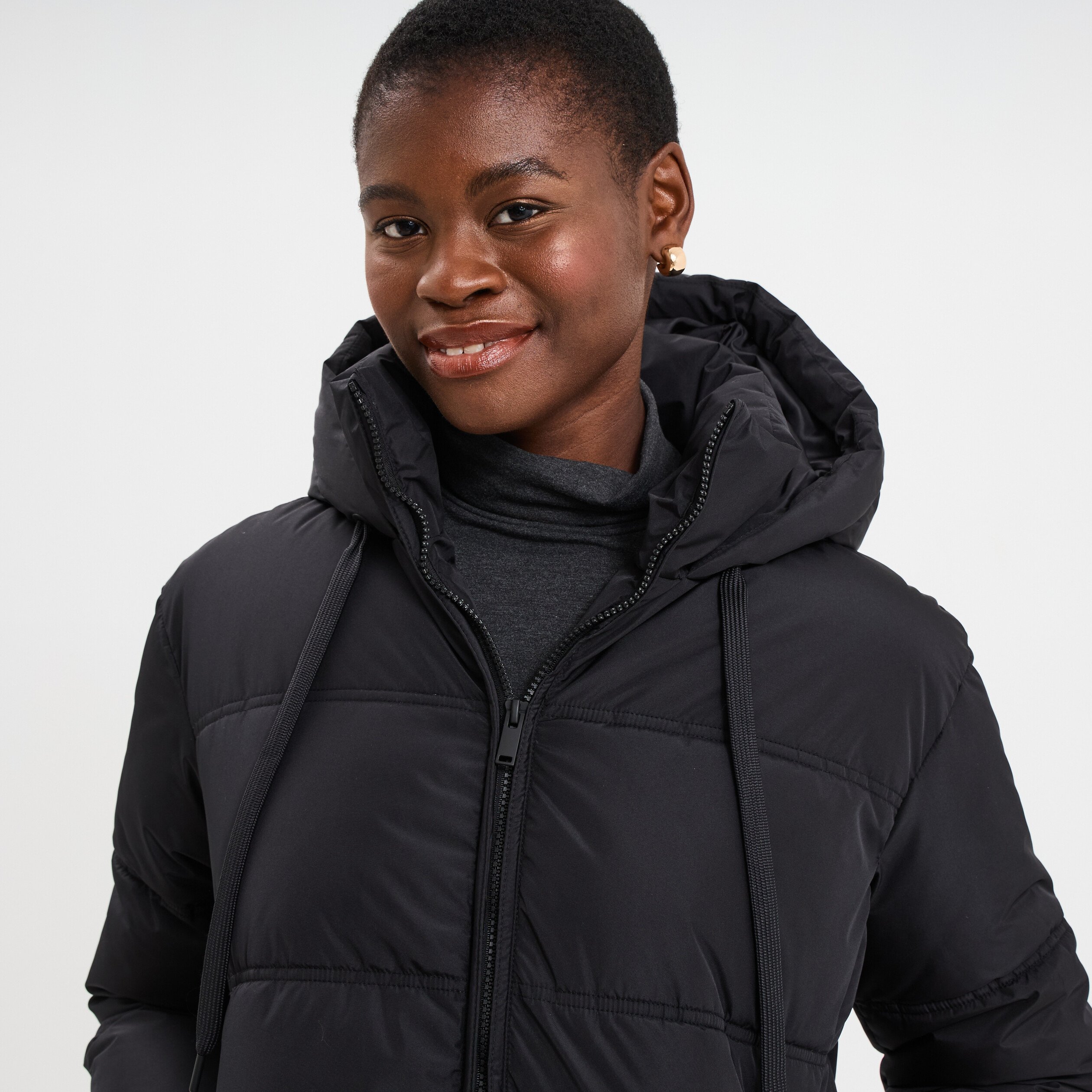 doudoune courte droite doublee a capuche noir femme Doudoune courte droite doublée à capuche noir femme