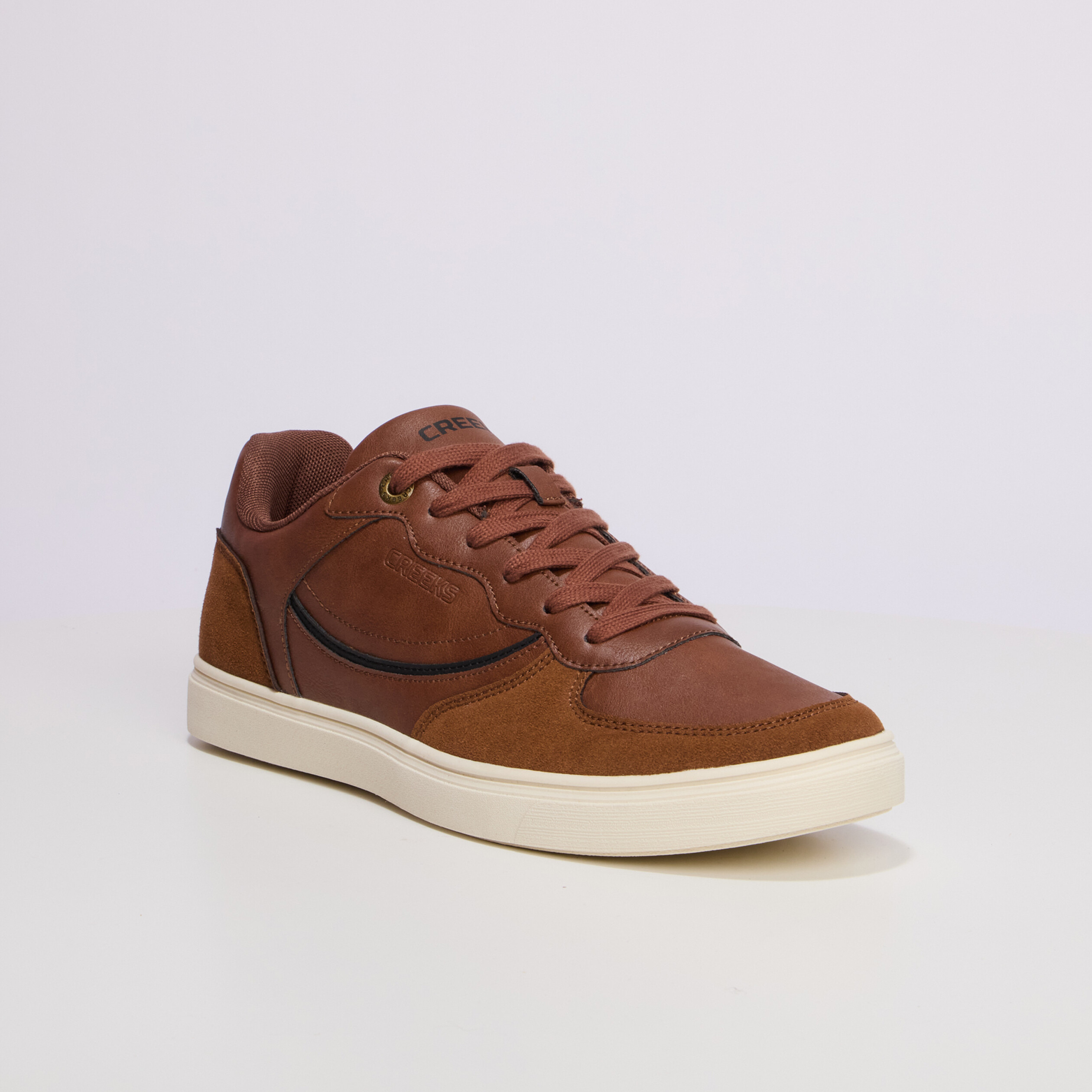 Baskets &agrave; lacets marron homme