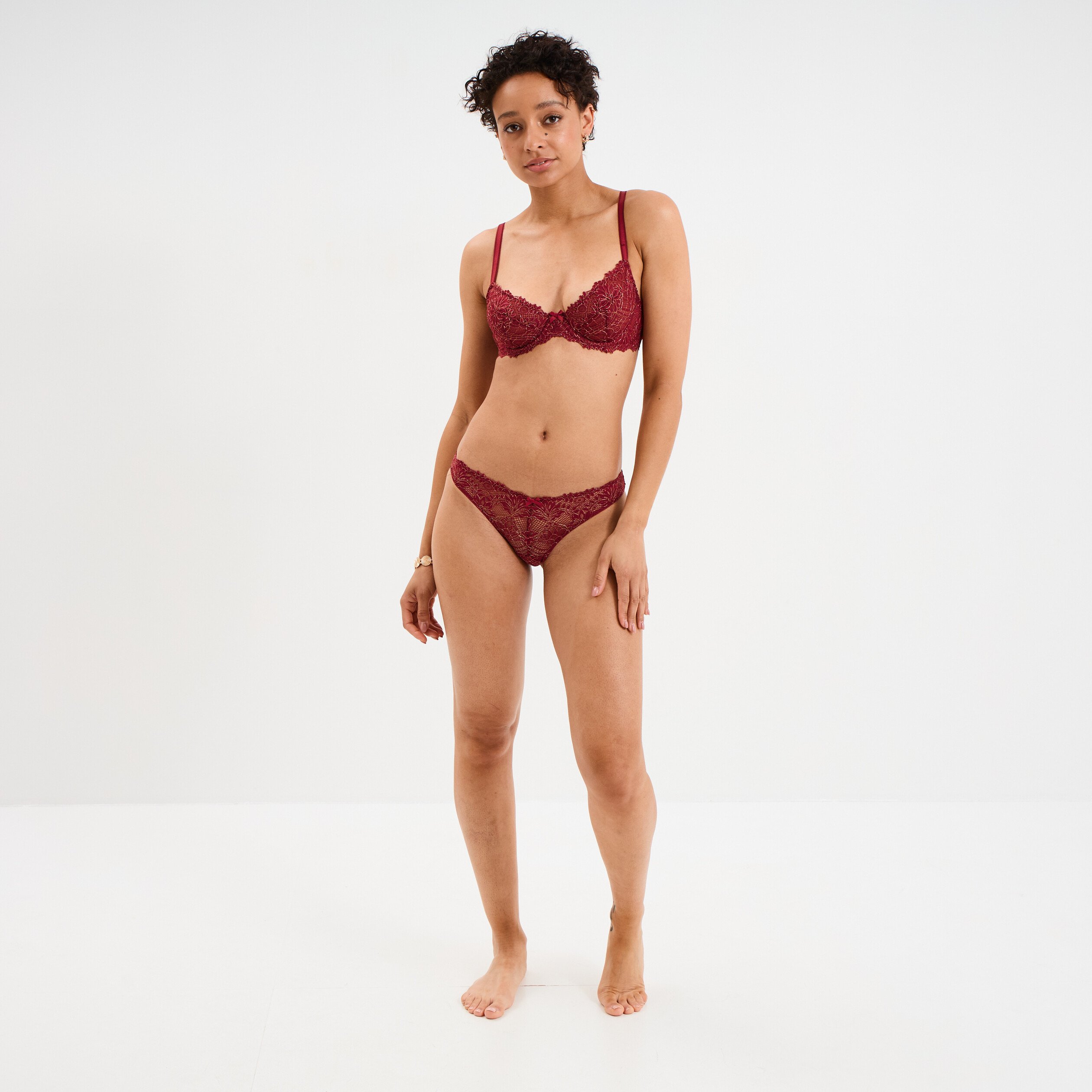 soutien gorge emboitant dentelle rouge fonce femme Soutien-gorge emboîtant dentelle rouge foncé femme