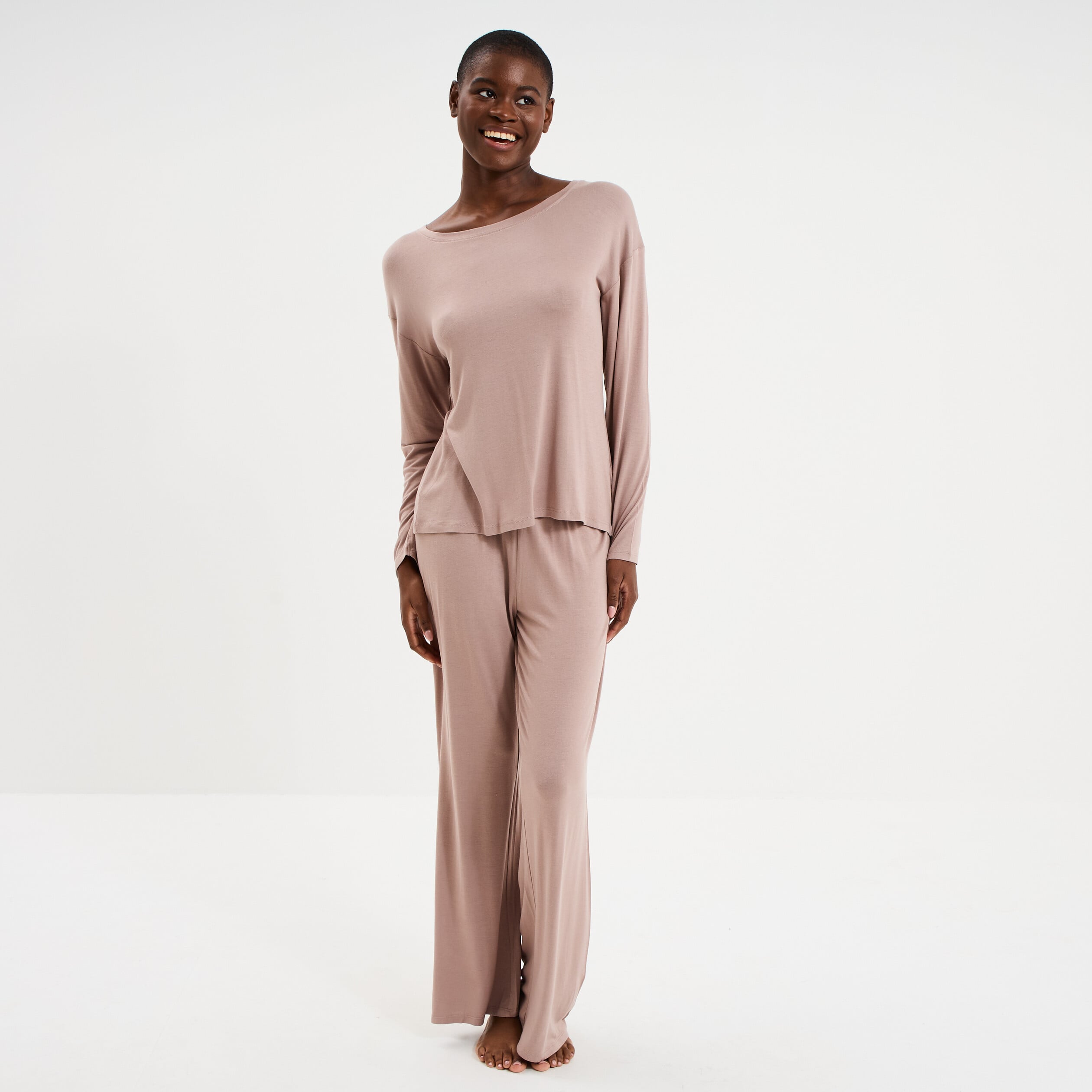 Ensemble pyjama t-shirt et pantalon marron clair femme