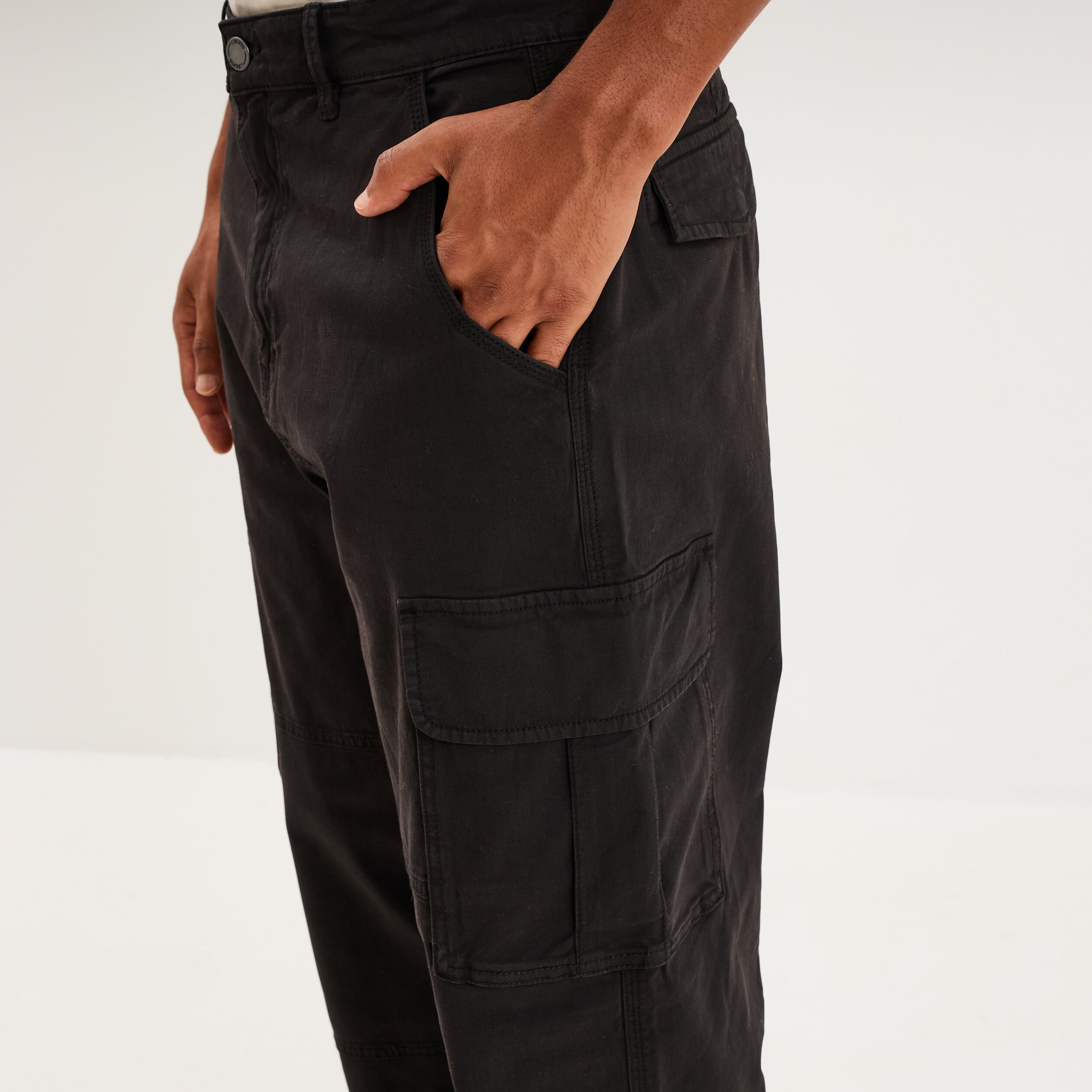 Pantalon cargo large avec poches c&ocirc;t&eacute;s noir homme