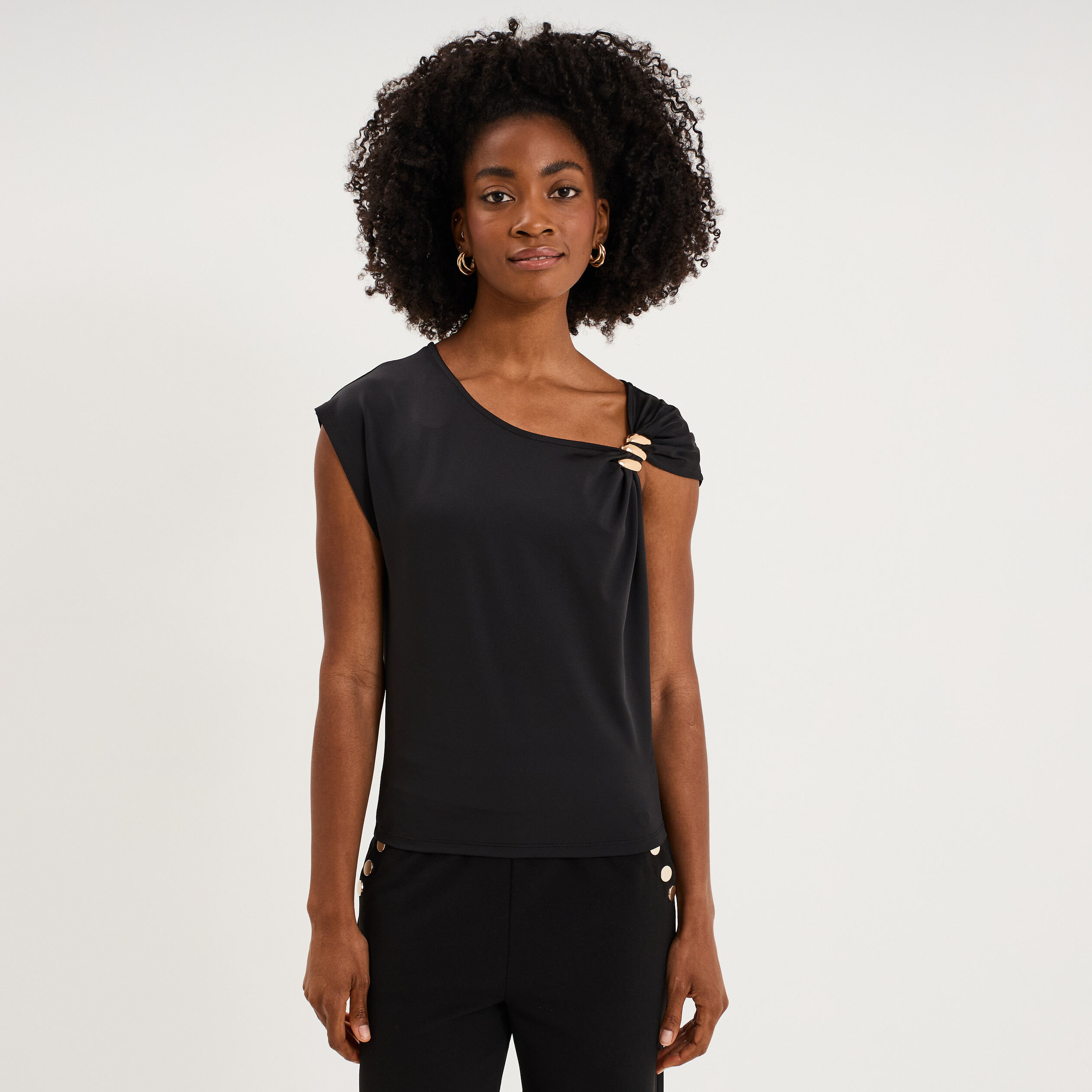 T-shirt asym&eacute;trique avec broche noir femme