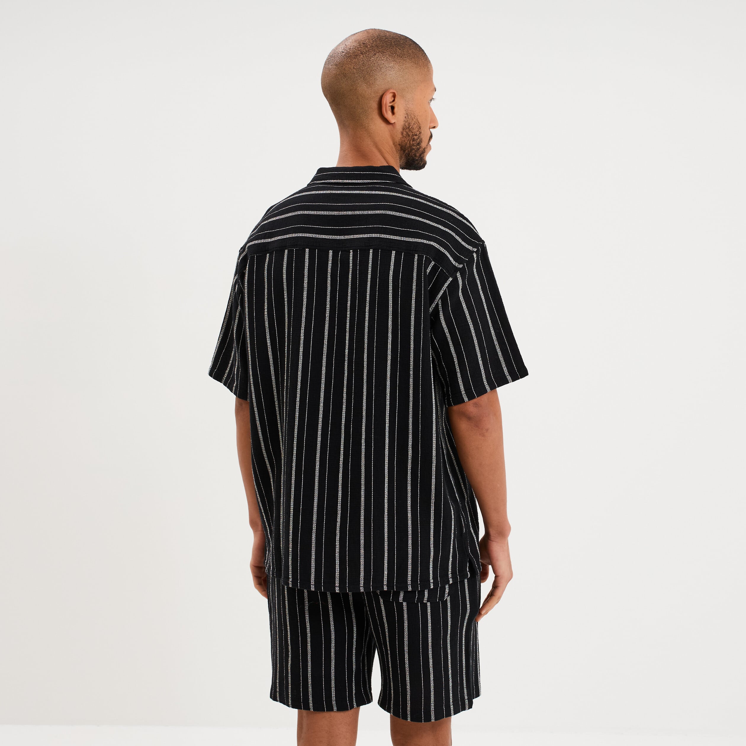 Chemise col cubain manches courtes coton noir homme