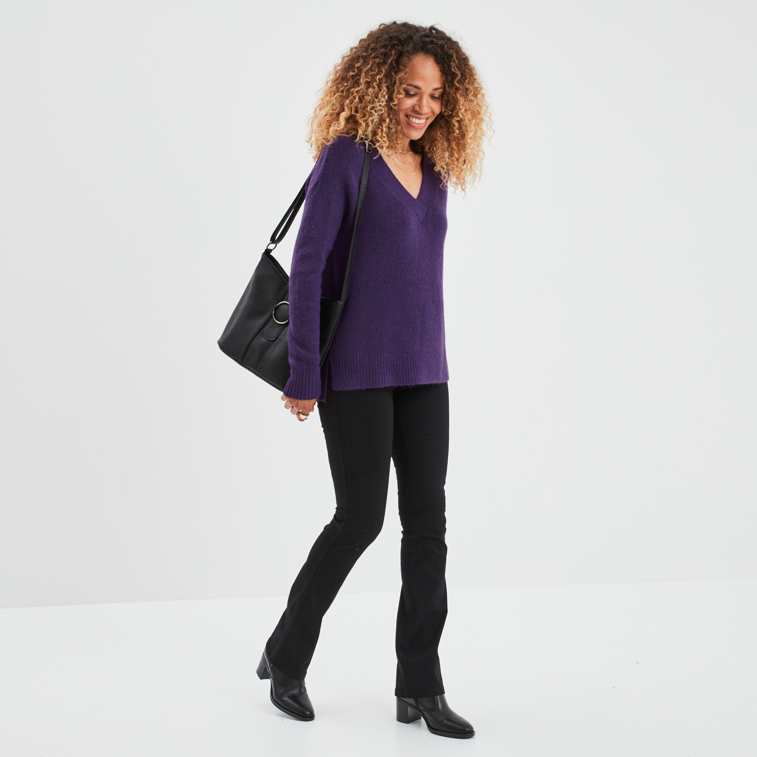 pull droit ample col v fentes aux cotes violet fonce femme Pull droit ample col V fentes aux côtés violet foncé femme