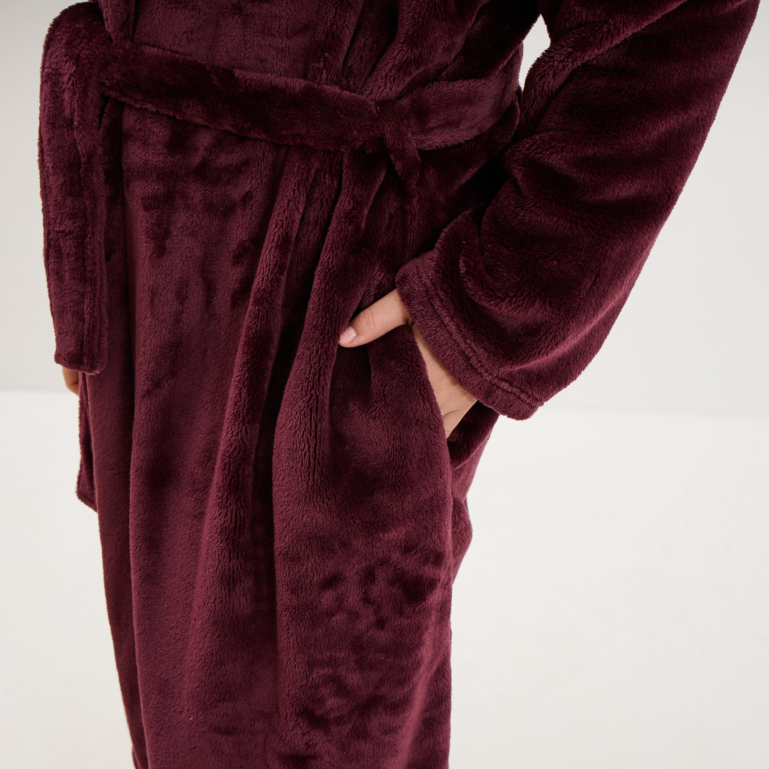 Peignoir velours long &agrave; capuche prune femme grande taille