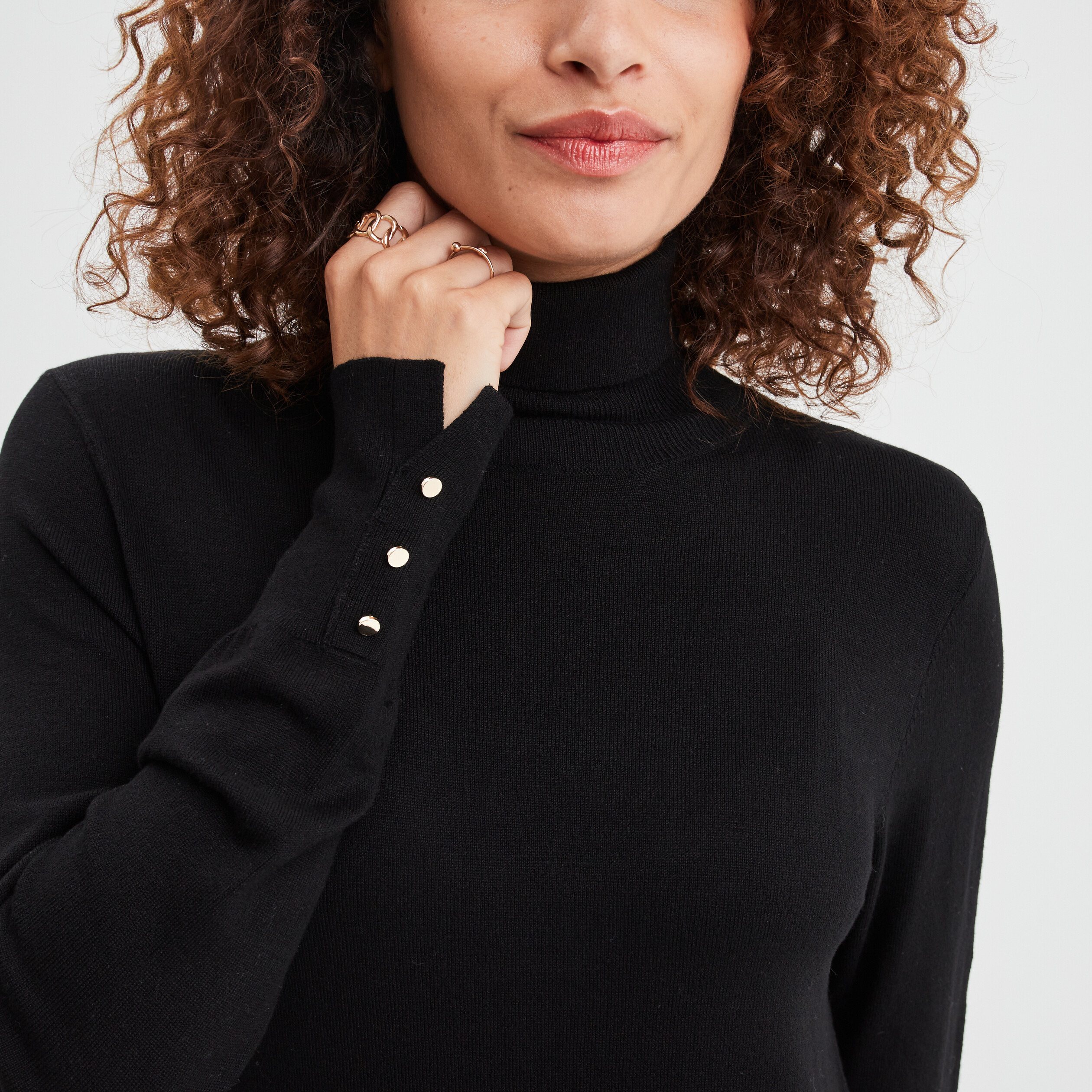 Pull col roulé boutons aux poignets noir femme