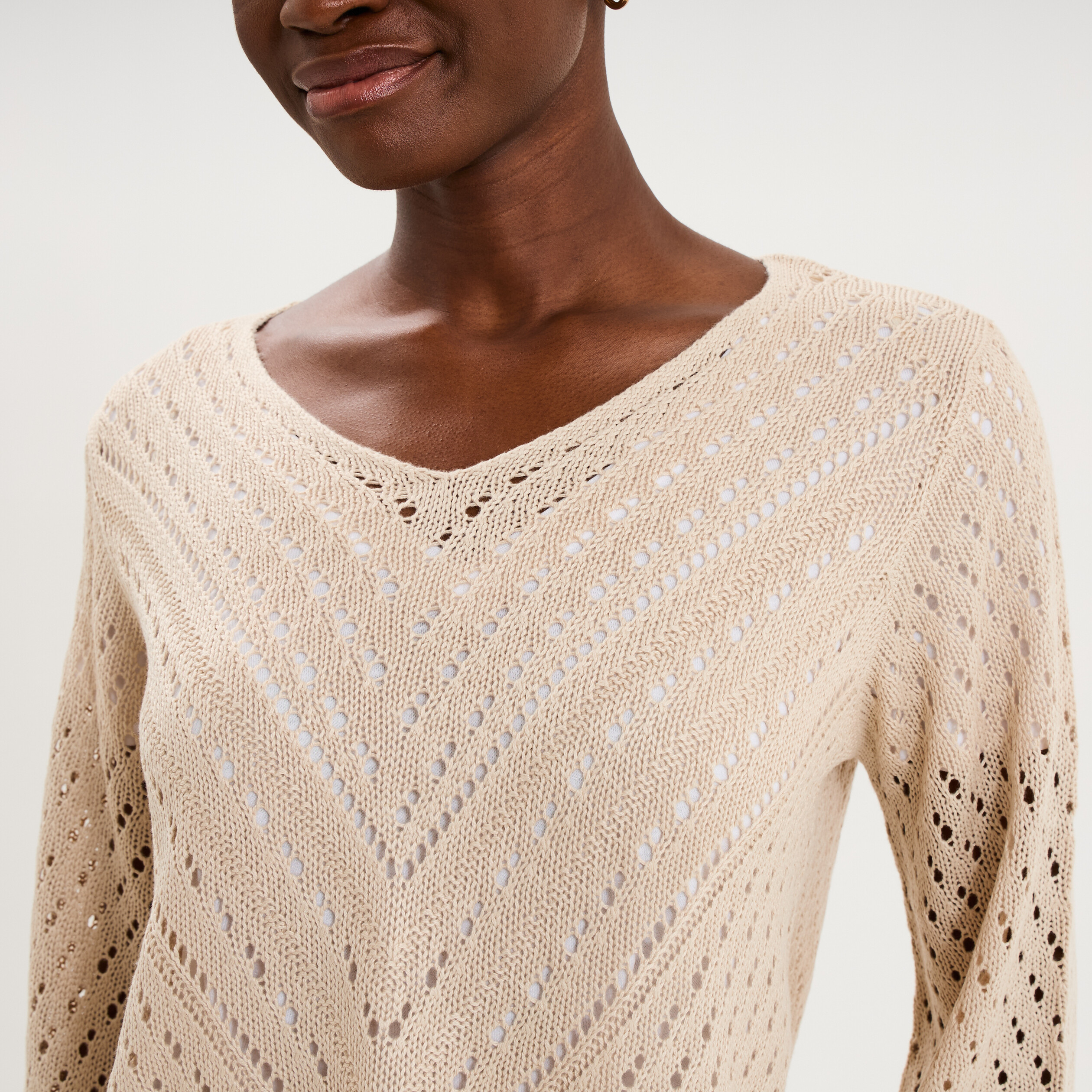 Pull ajour&eacute; col en V manches longues beige femme