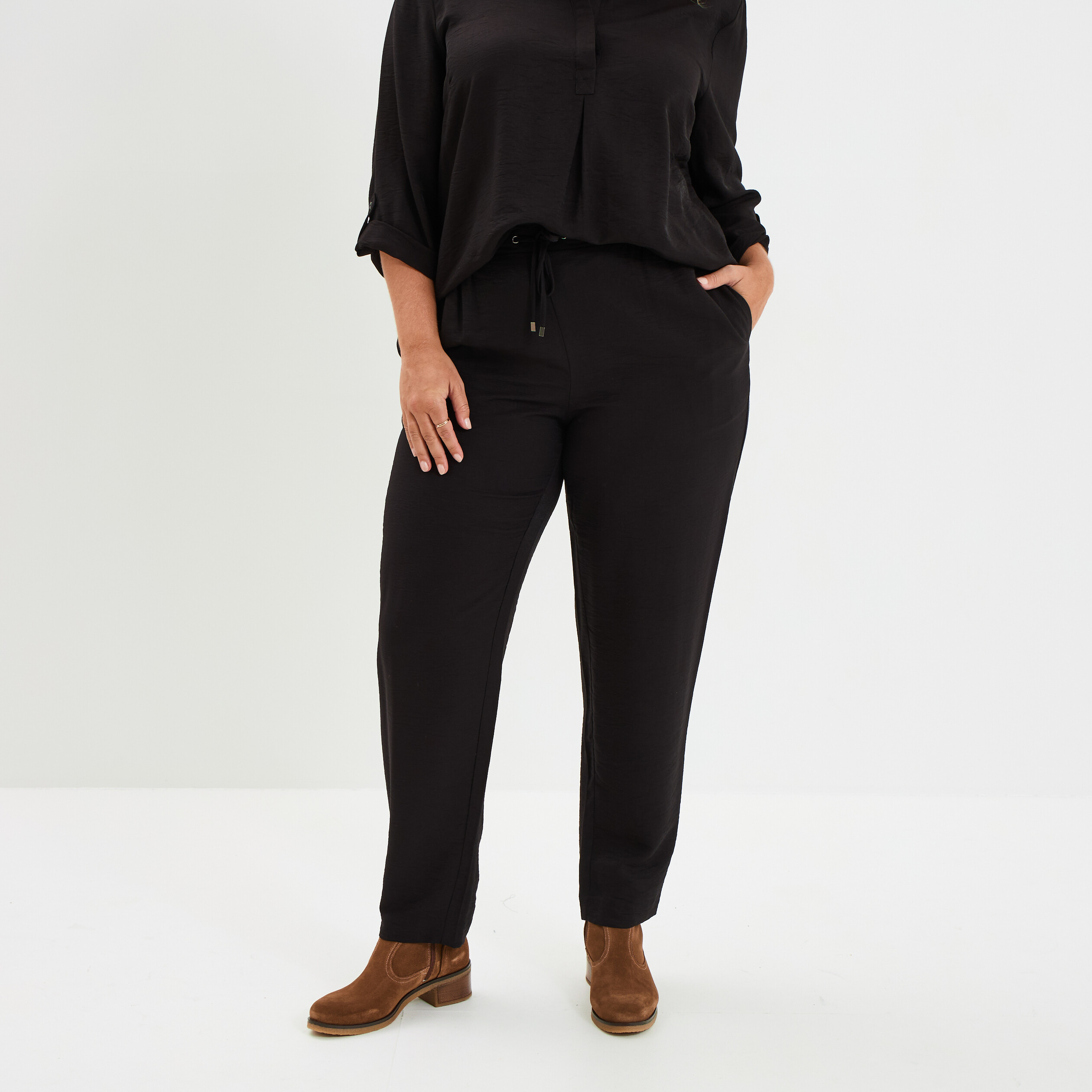 Pantalon carotte fluide élastiqué noir femme grande taille La Halle