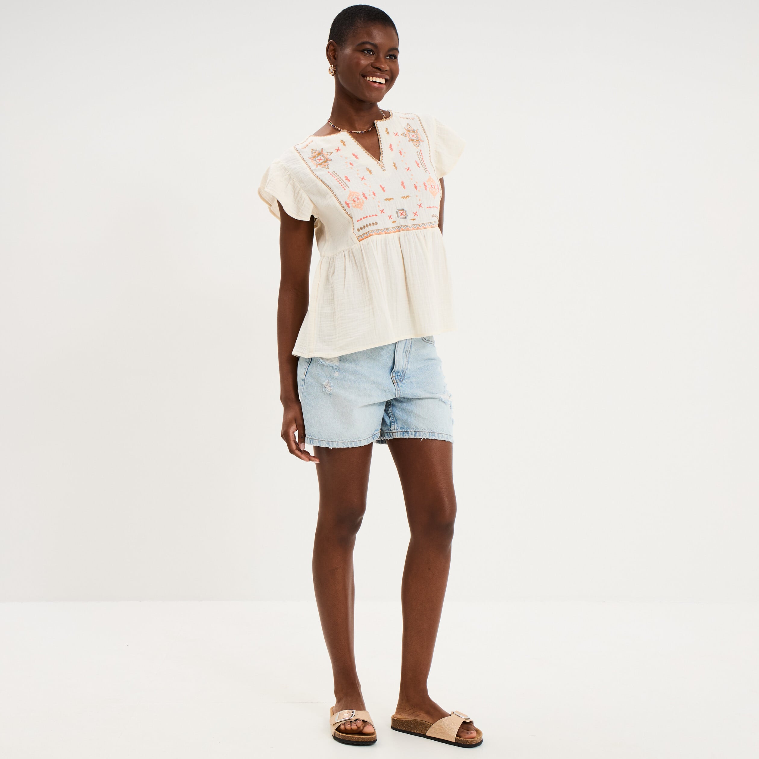 Blouse brod&eacute;e manches volants coton creme femme