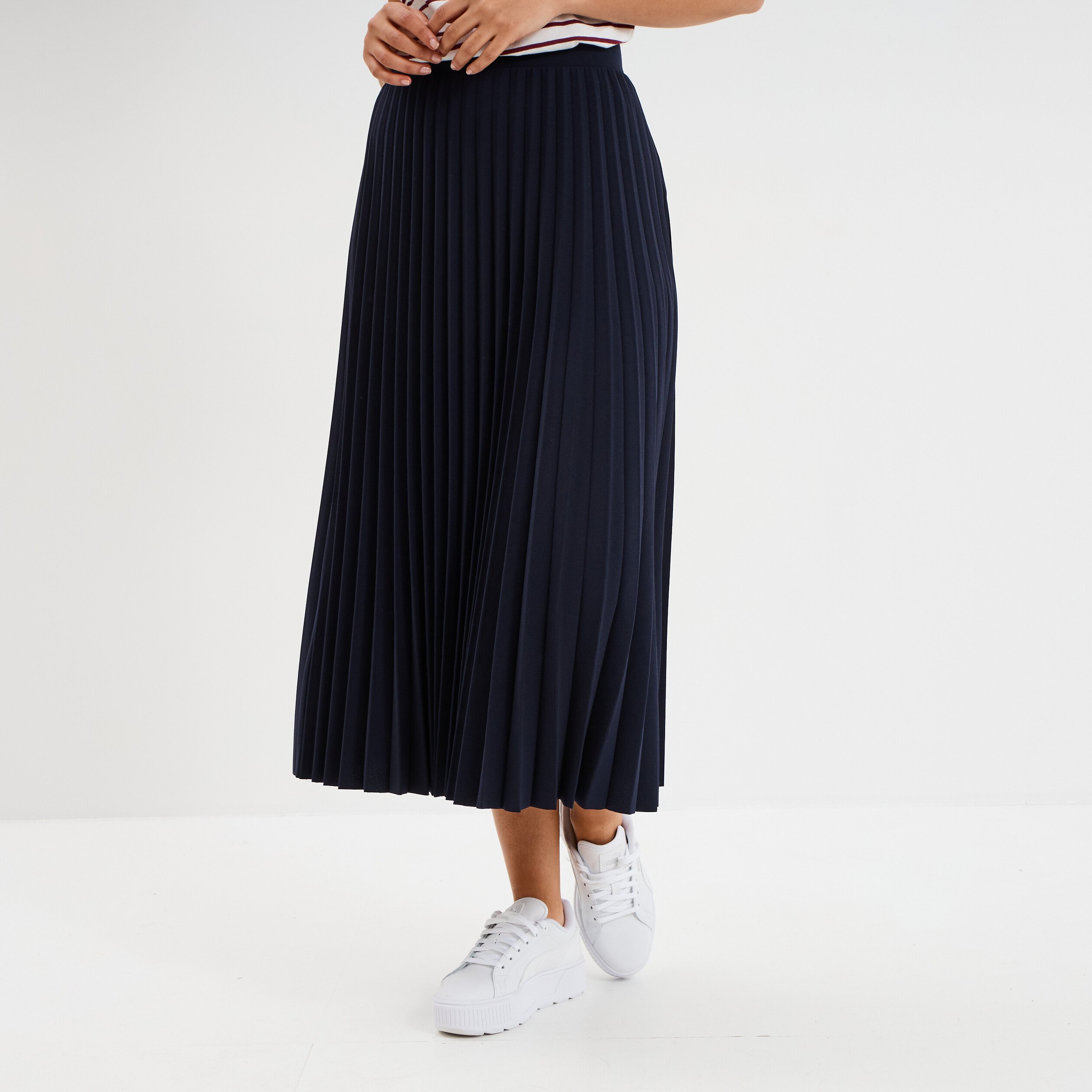 jupe midi plissee patineuse bleu fonce femme Jupe midi plissée patineuse bleu foncé femme