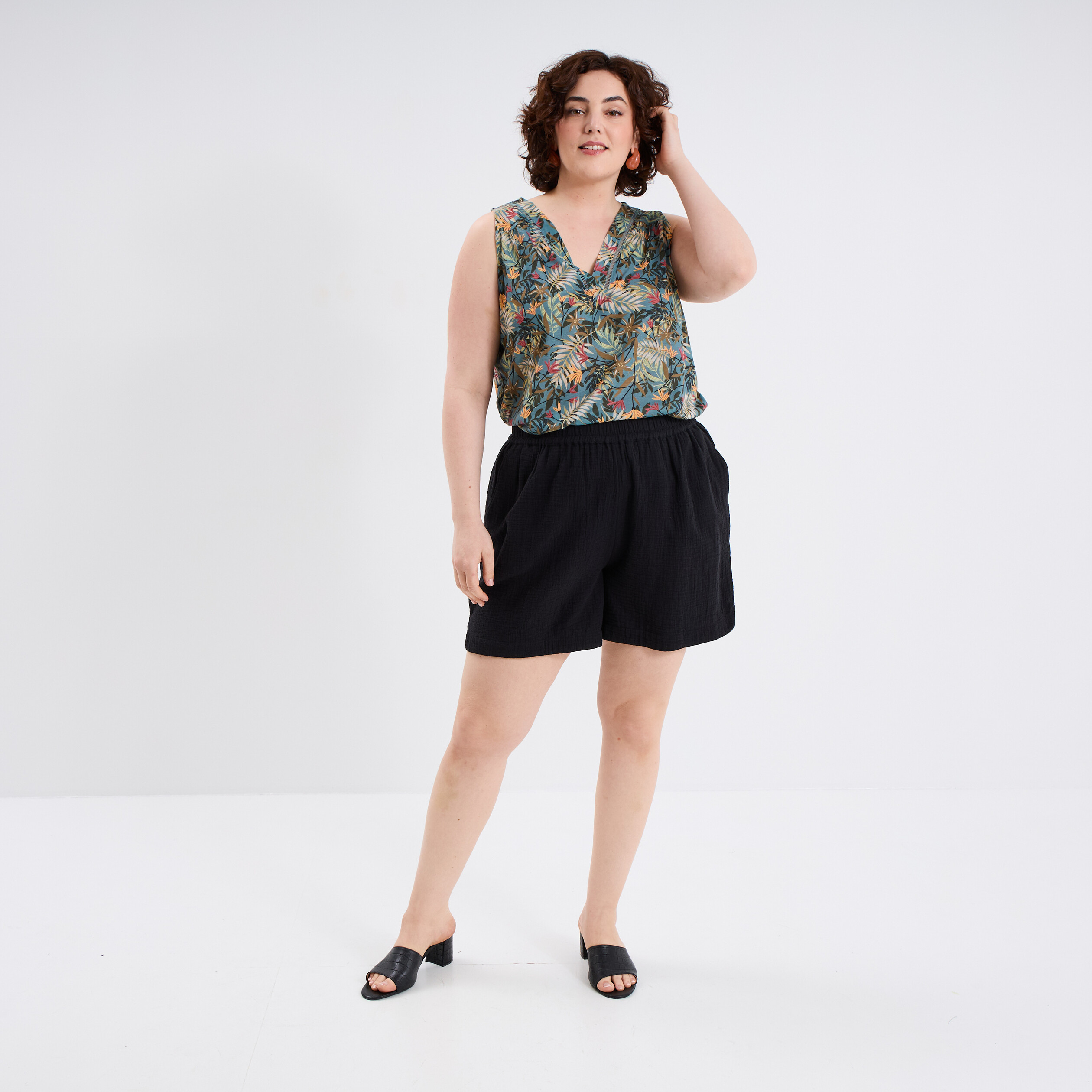 short droit elastique gaze de coton noir femmegt Short droit élastiqué gaze de coton noir femme grande taille