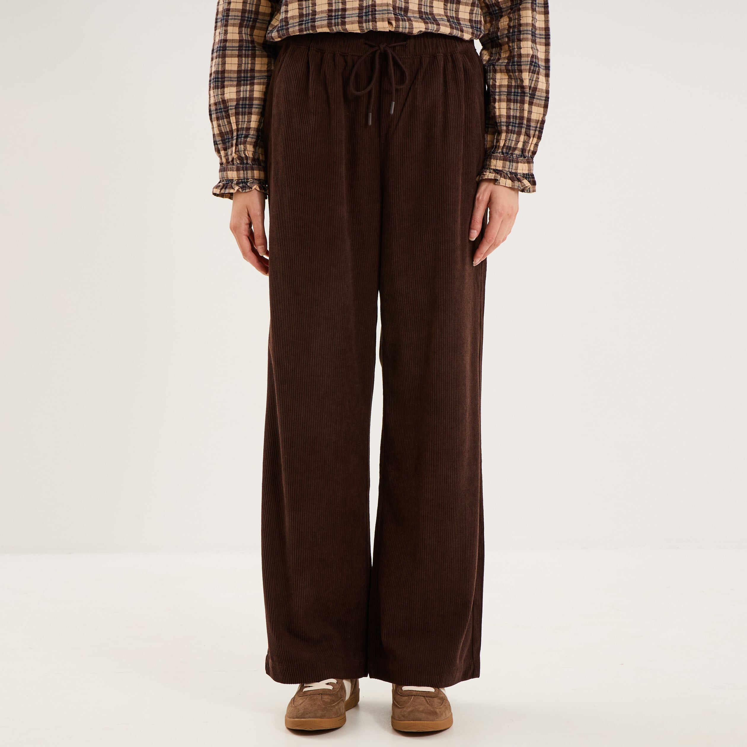 Pantalon large effet velours c&ocirc;tel&eacute; marron fonc&eacute; femme
