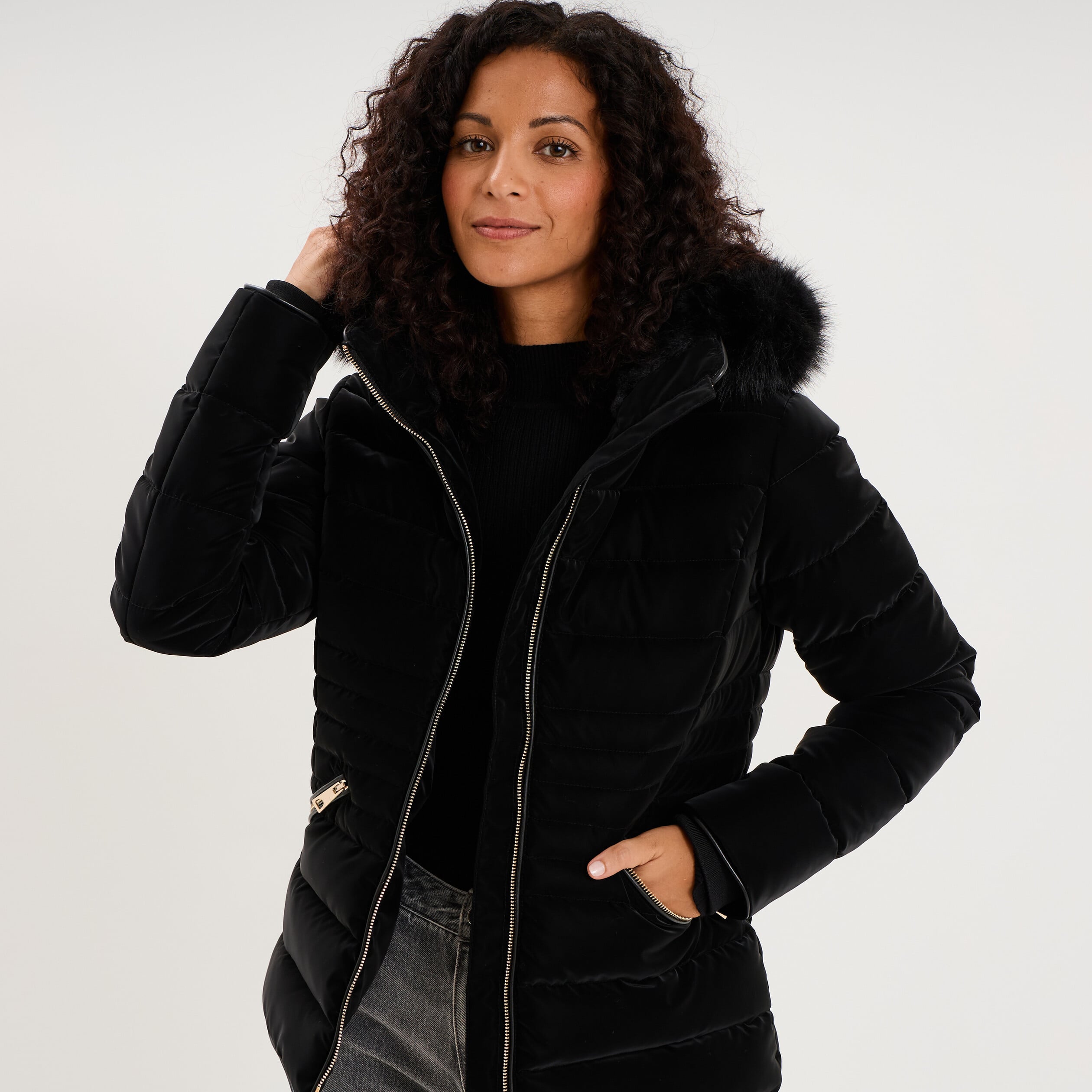 Doudoune courte capuche fausse fourrure noir femme