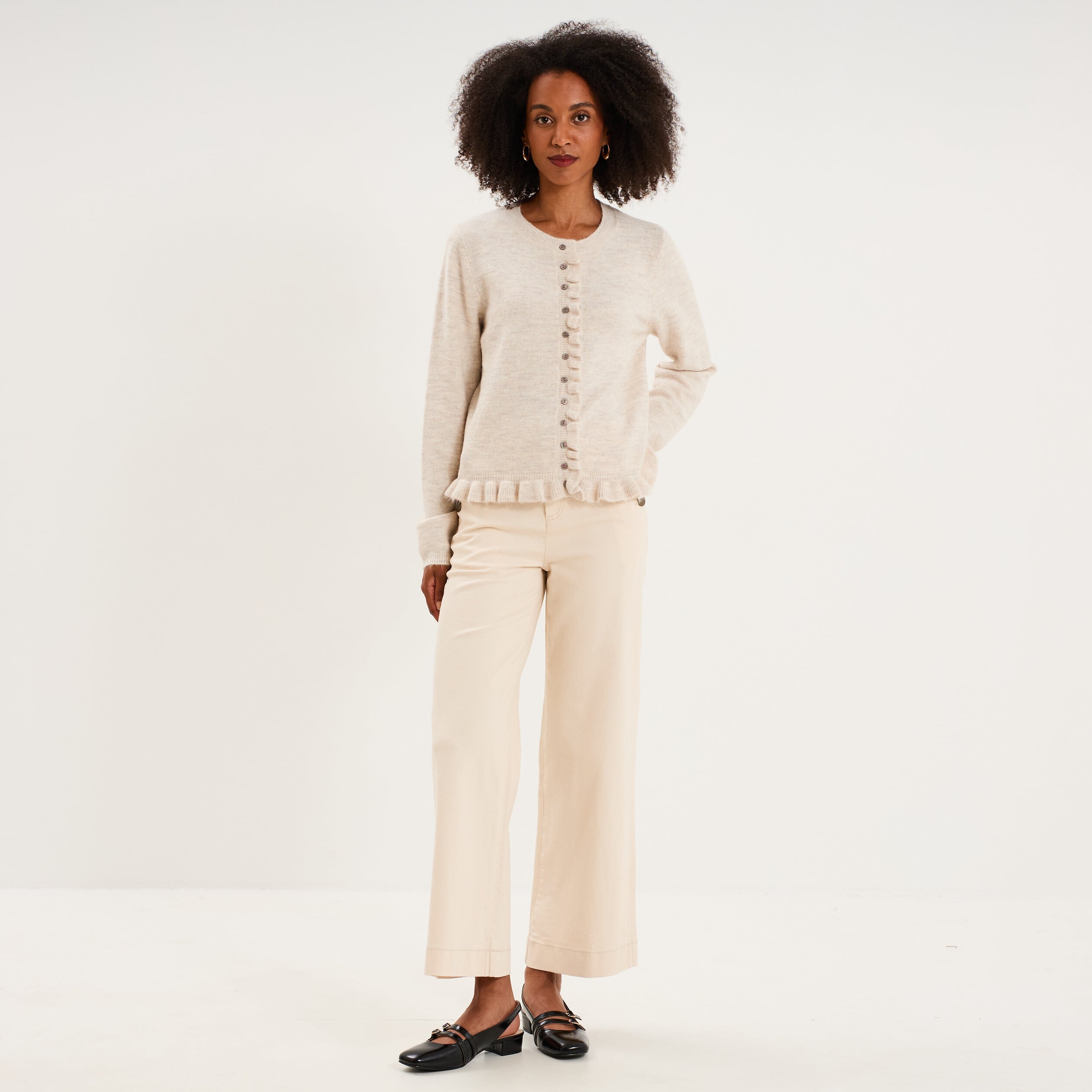 Gilet col rond &agrave; volants boutonn&eacute; ecru femme