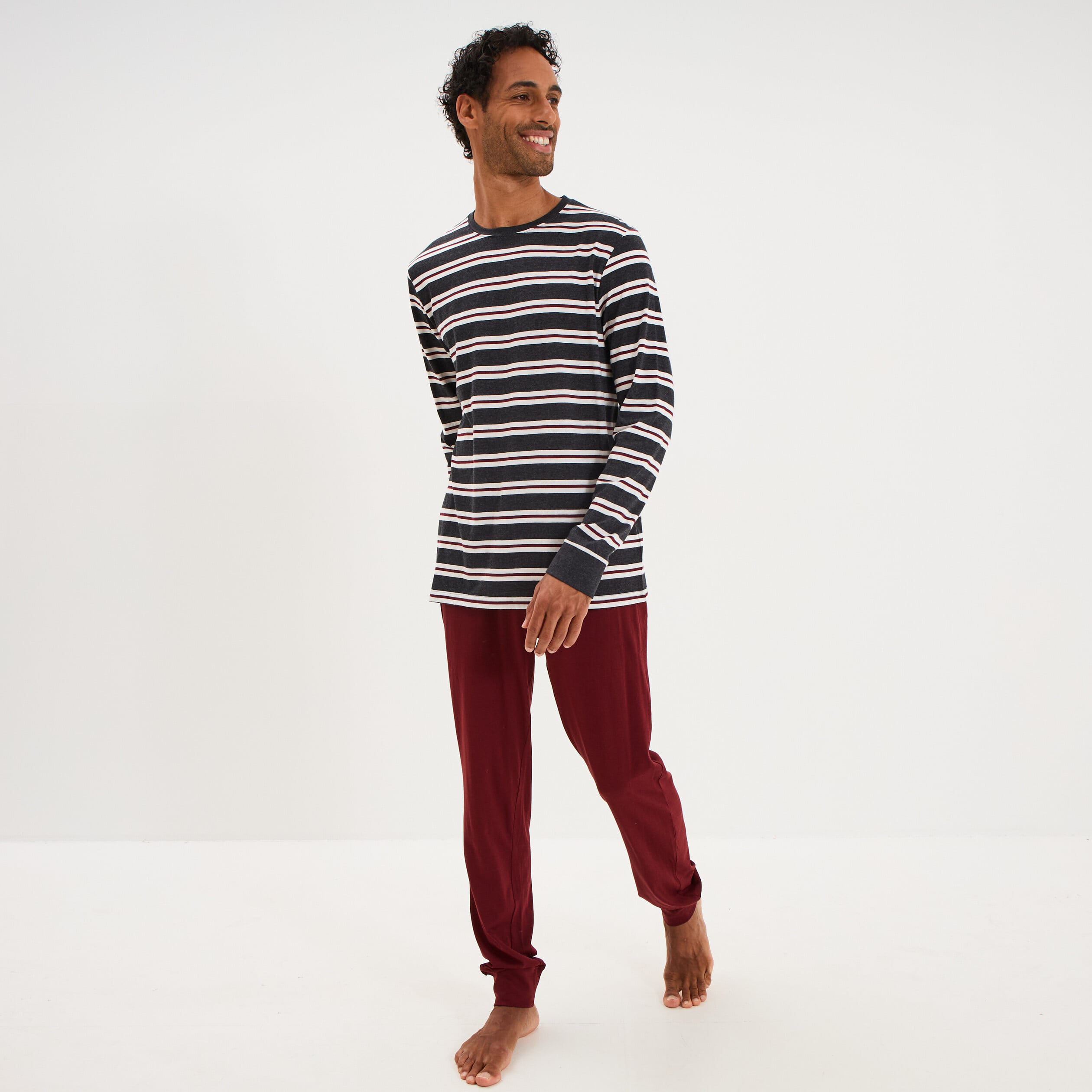 Ensemble pyjama pantalon t-shirt coton gris fonc&eacute; homme